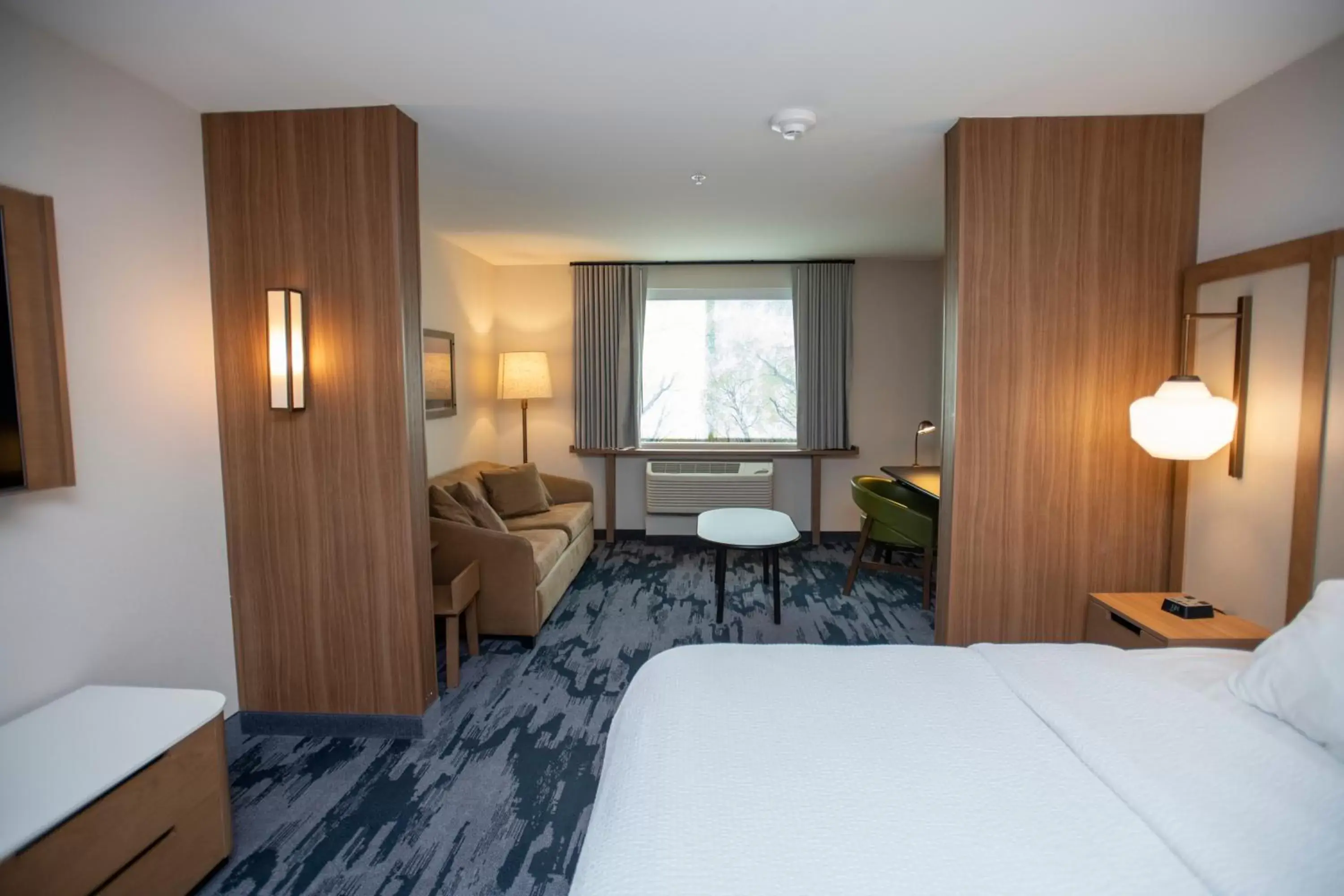 Bedroom, Bed in Fairfield Inn & Suites by Marriott Indianapolis Greenfield