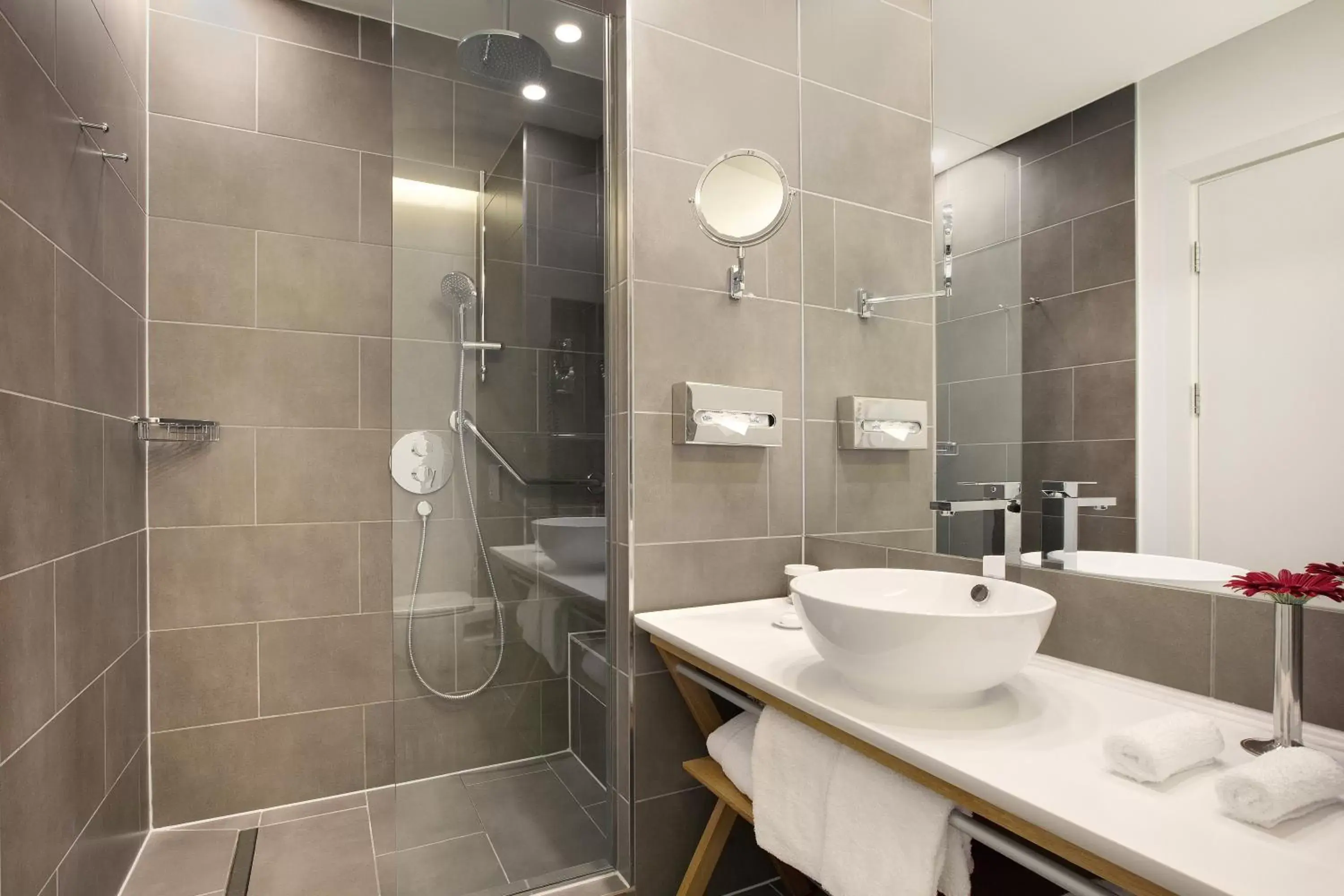 Shower, Bathroom in Crowne Plaza Berlin - Potsdamer Platz, an IHG Hotel