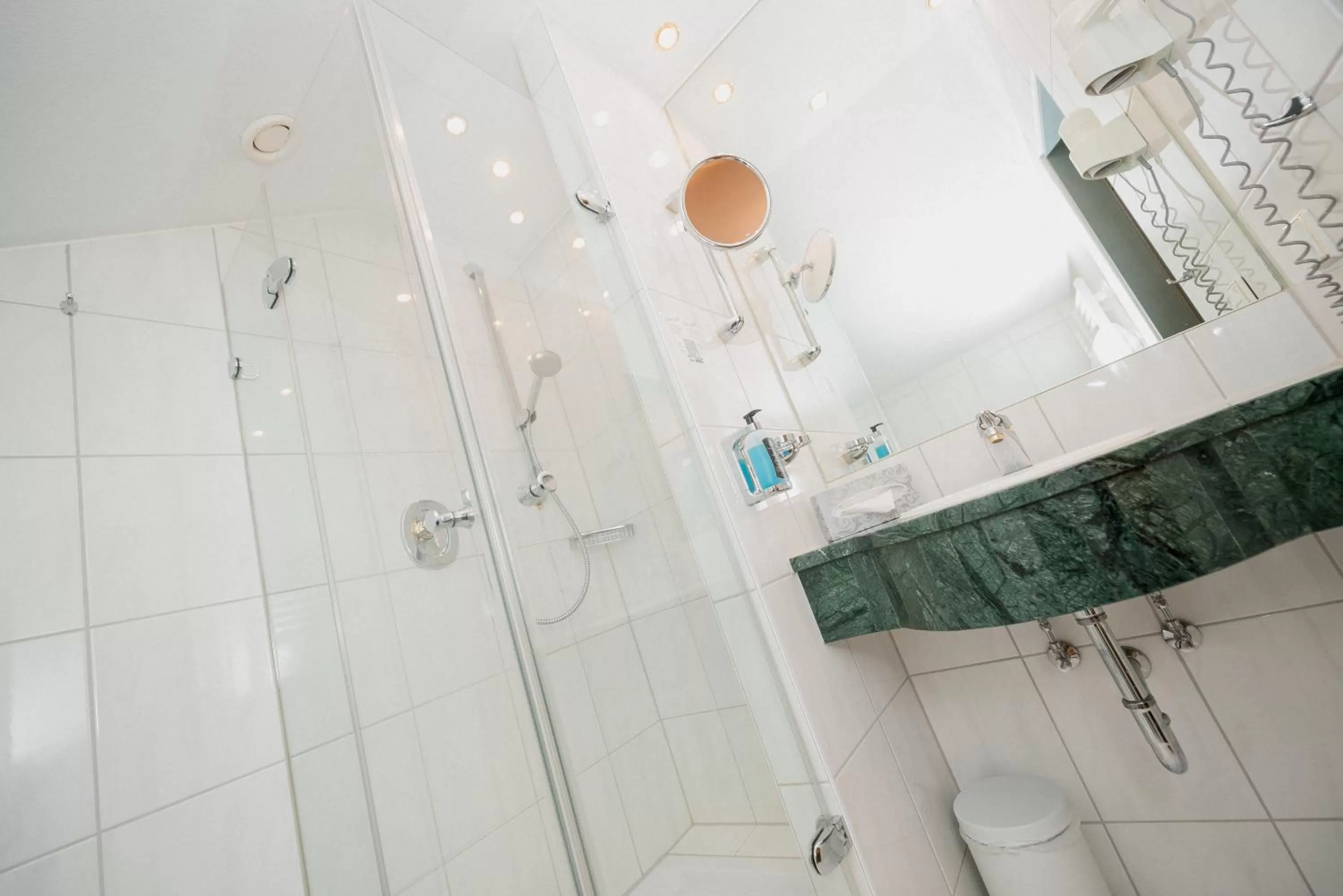 Shower in Hotel am Schloss