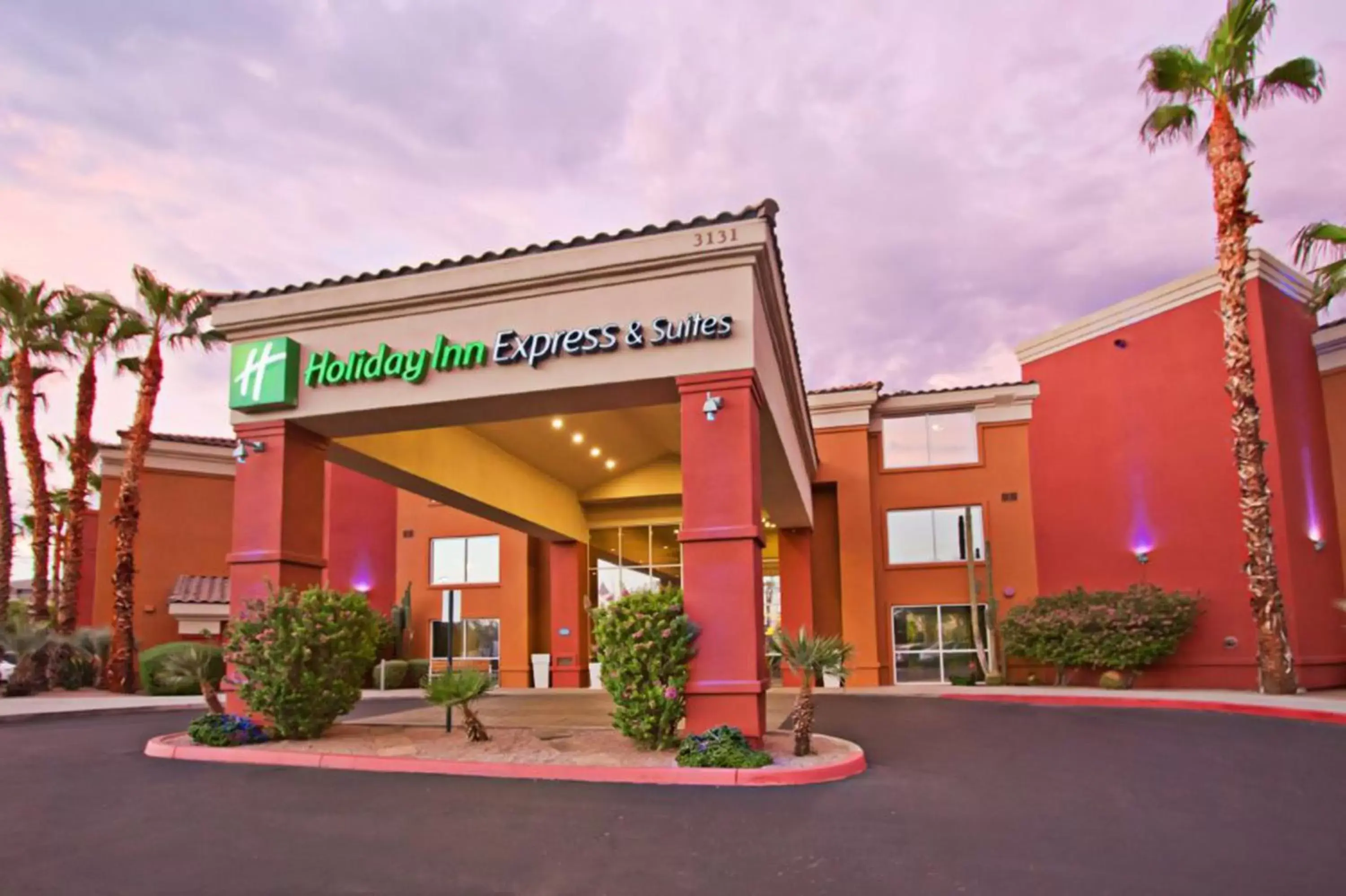 Property building in Holiday Inn Express Hotel & Suites Scottsdale - Old Town, an IHG Hotel