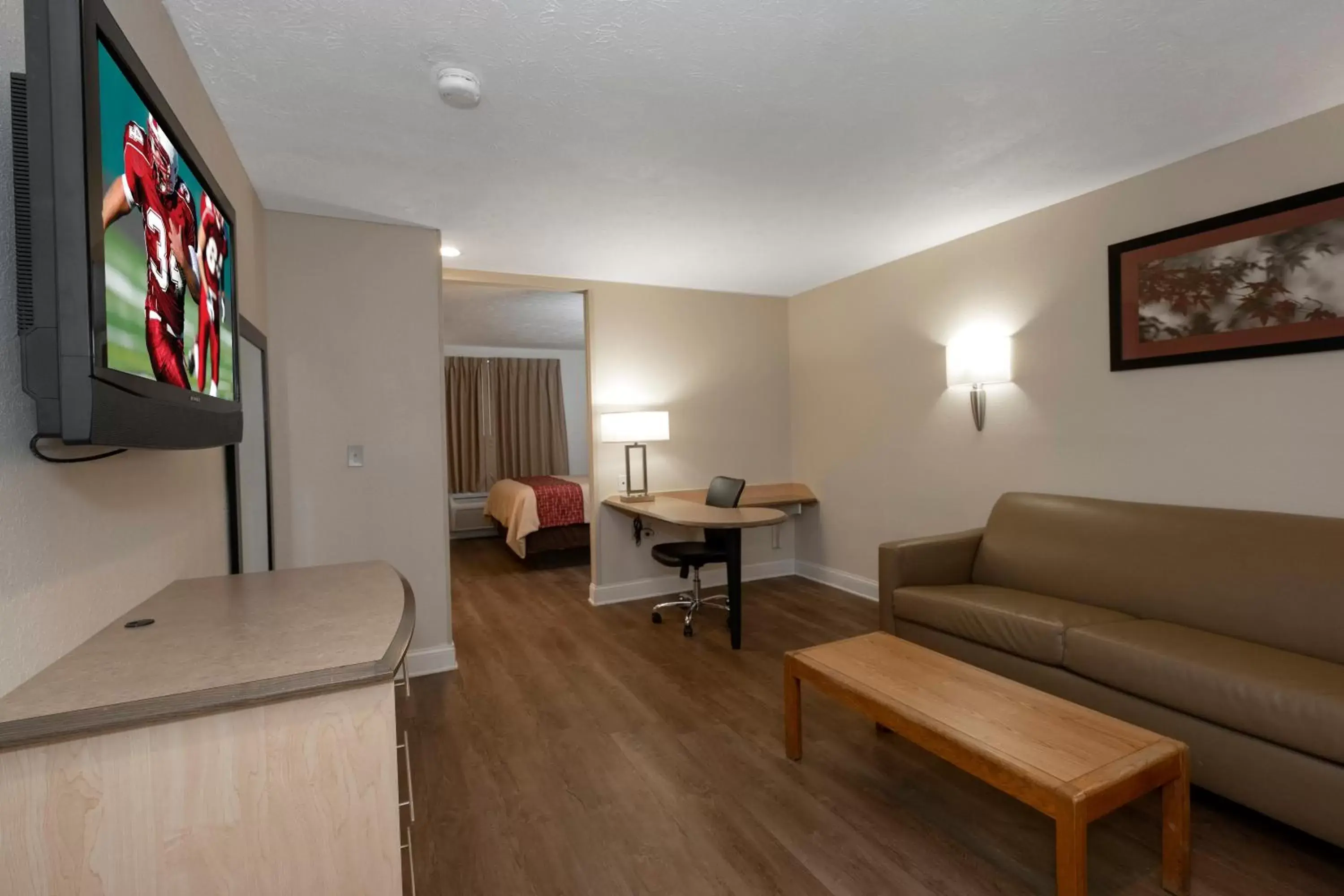 Bedroom, Seating Area in Red Roof Inn Indianapolis - Greenwood