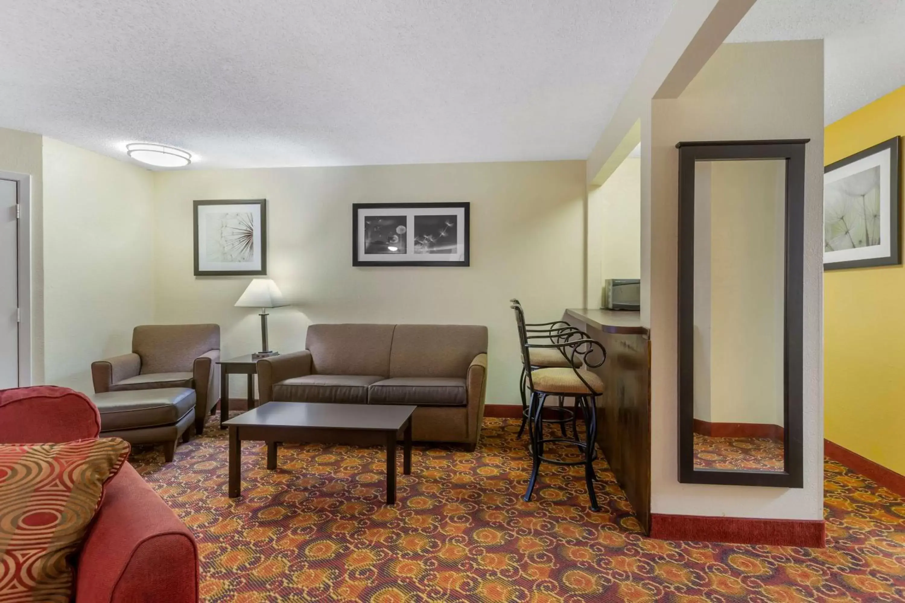 Photo of the whole room, Seating Area in Best Western Benton Inn