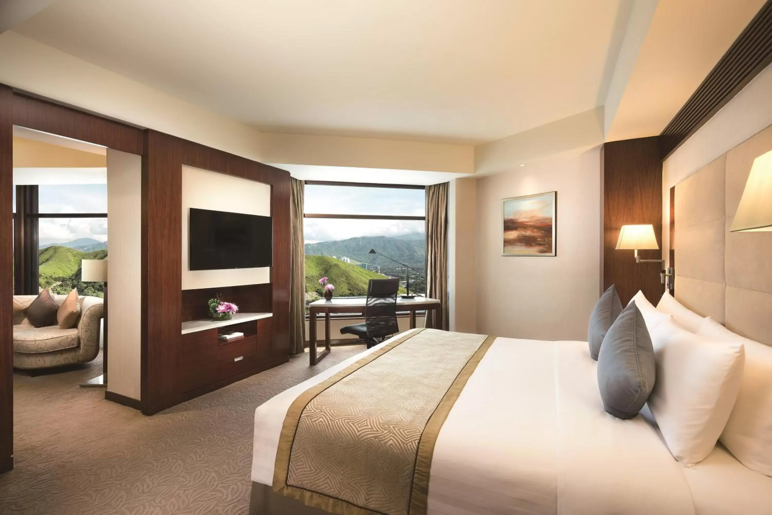 Coffee/tea facilities, Bed in Shangri-La Shenzhen - Nearby Luohu Border, Outdoor Swimming Pool Coffee/tea facilities, Bed in Shangri-La Shenzhen - Nearby Luohu Border, Outdoor Swimming Pool