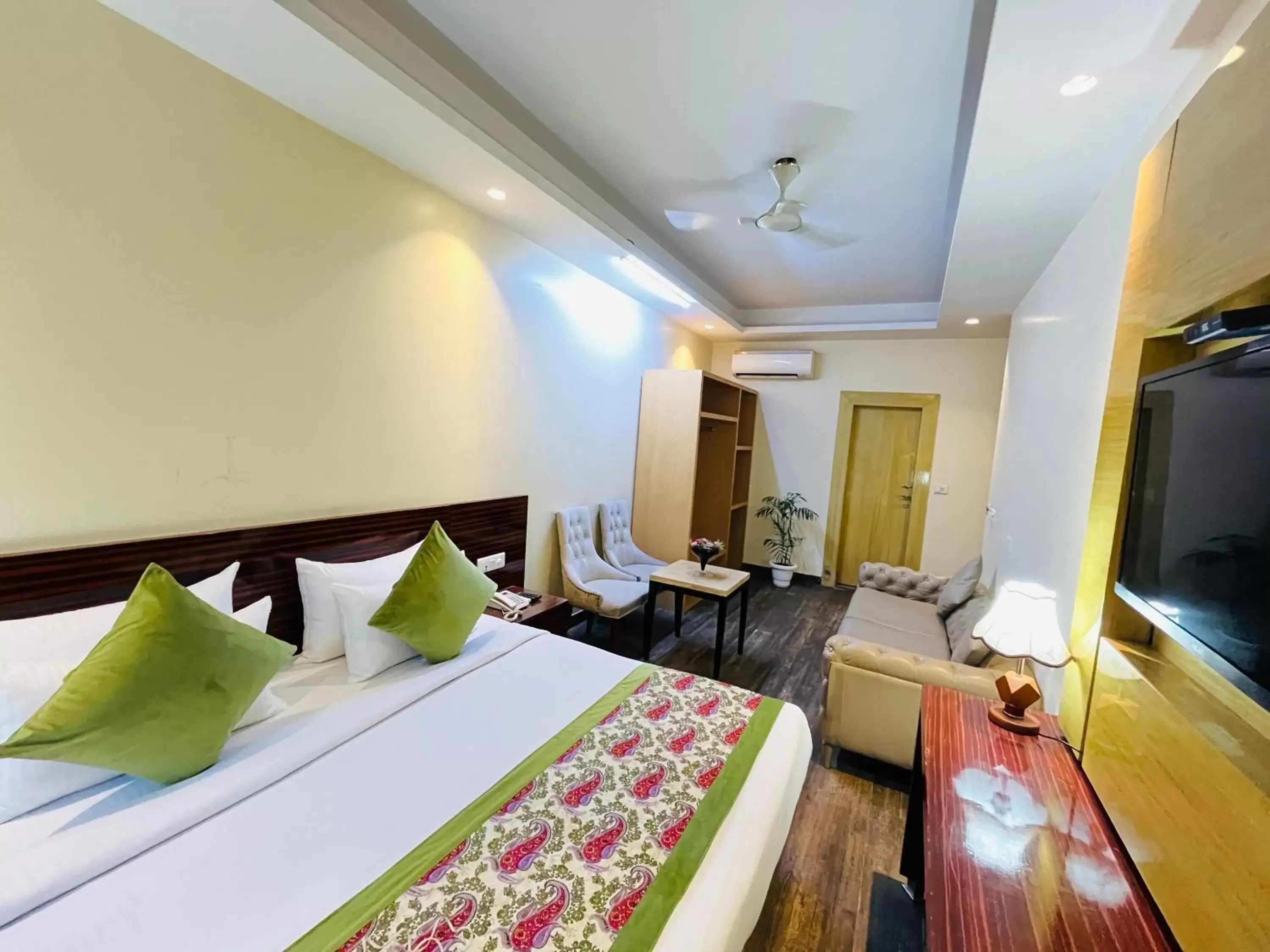 Bed in Hotel Banz - Near Delhi International Airport