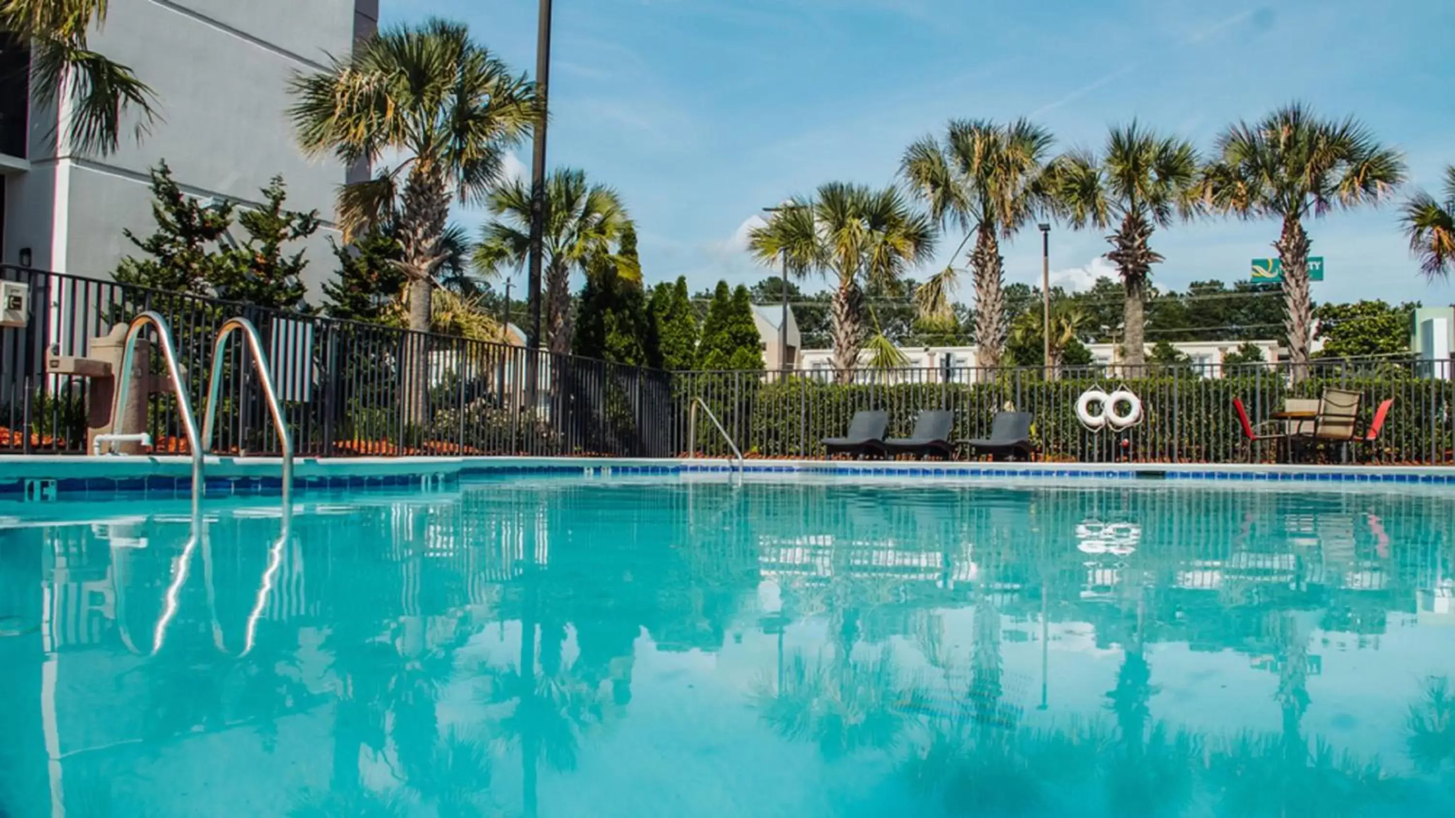 Swimming Pool in Holiday Inn Hotel Atlanta-Northlake, a Full Service Hotel