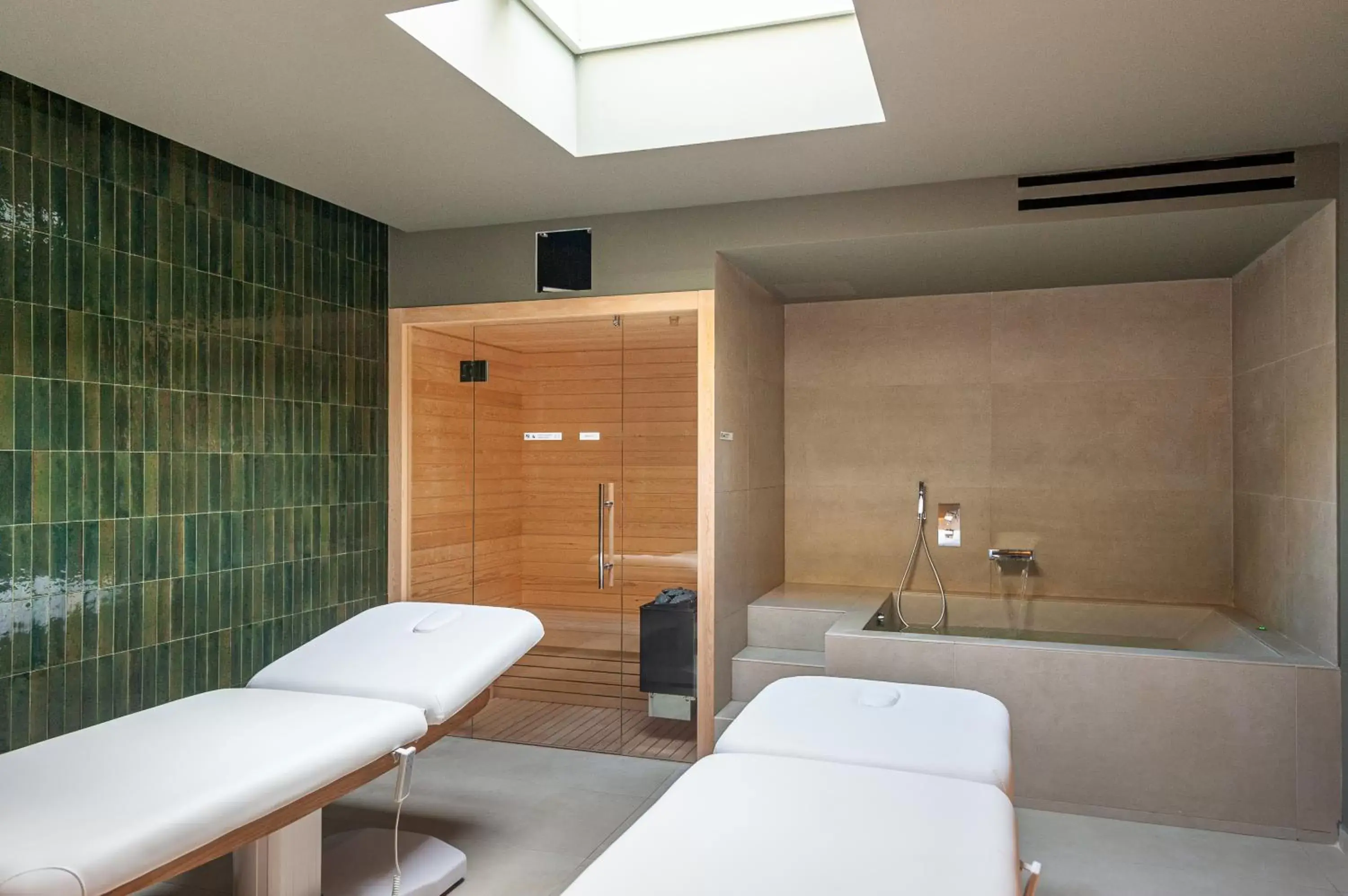 Hot Tub, Bathroom in Limen Wellness Hotel & Spa