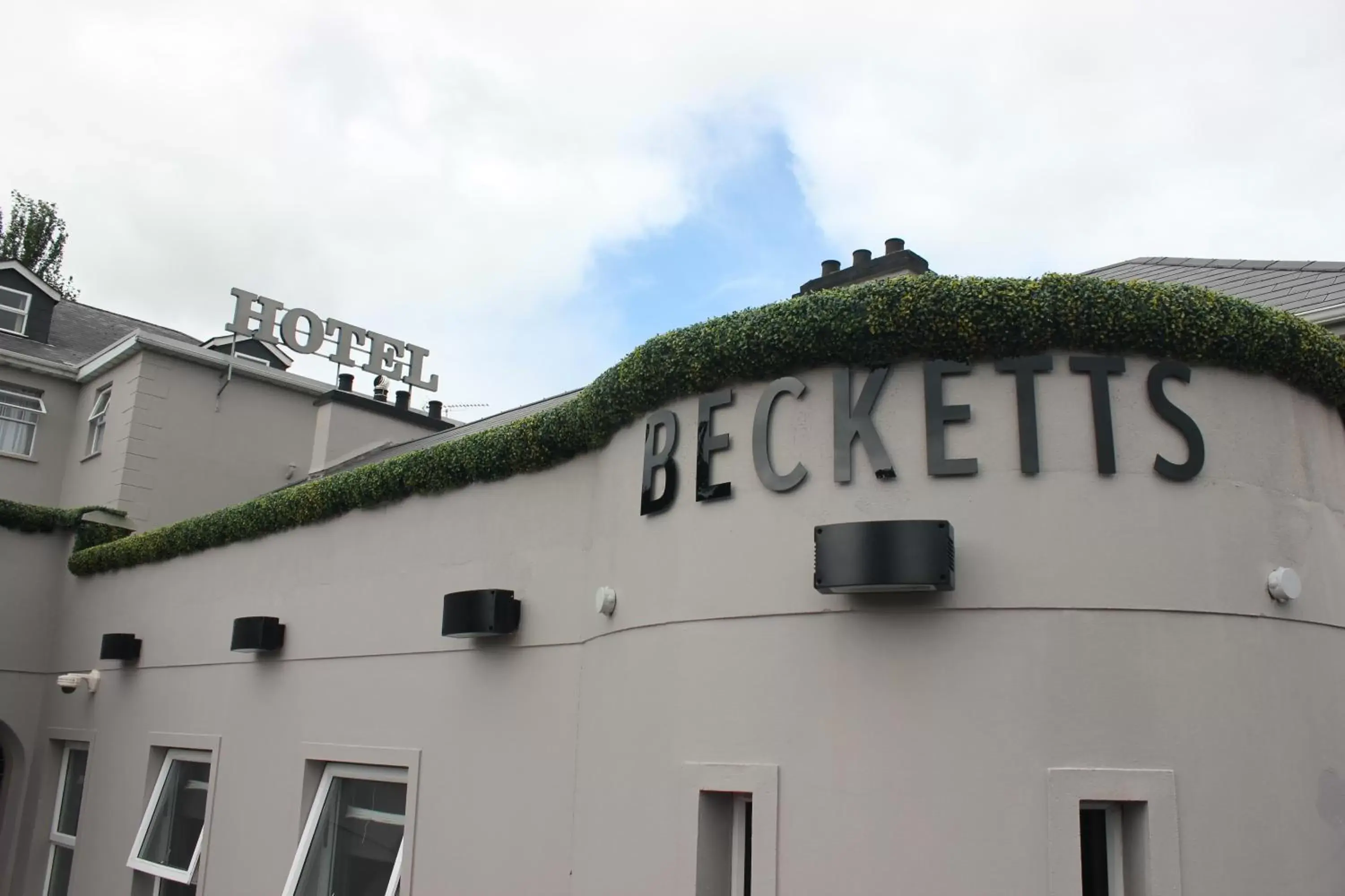 Property Building in The Enniskillen Hotel and Motel