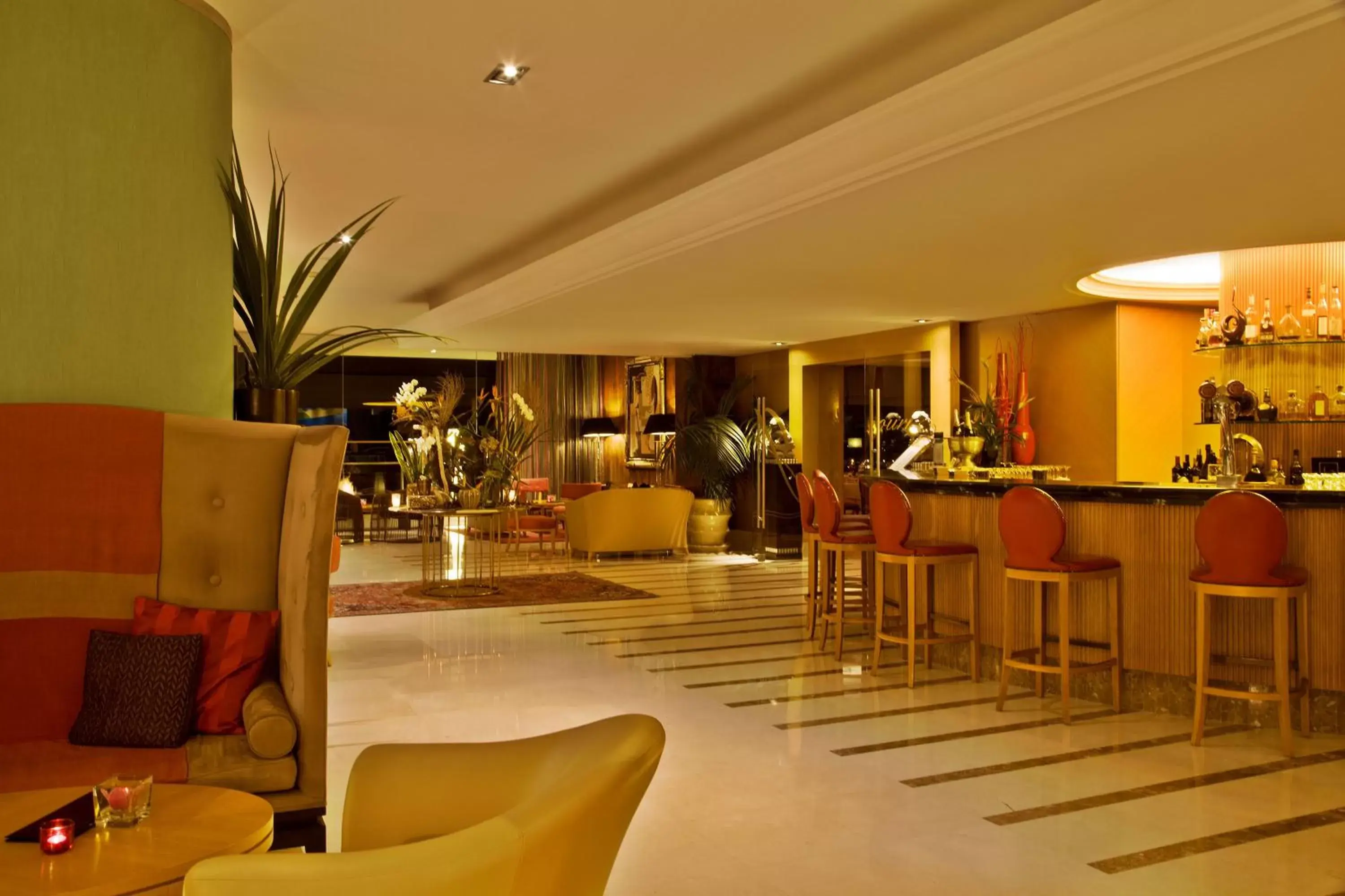 Lounge or bar, Restaurant/Places to Eat in Hotel Cascais Miragem Health & Spa