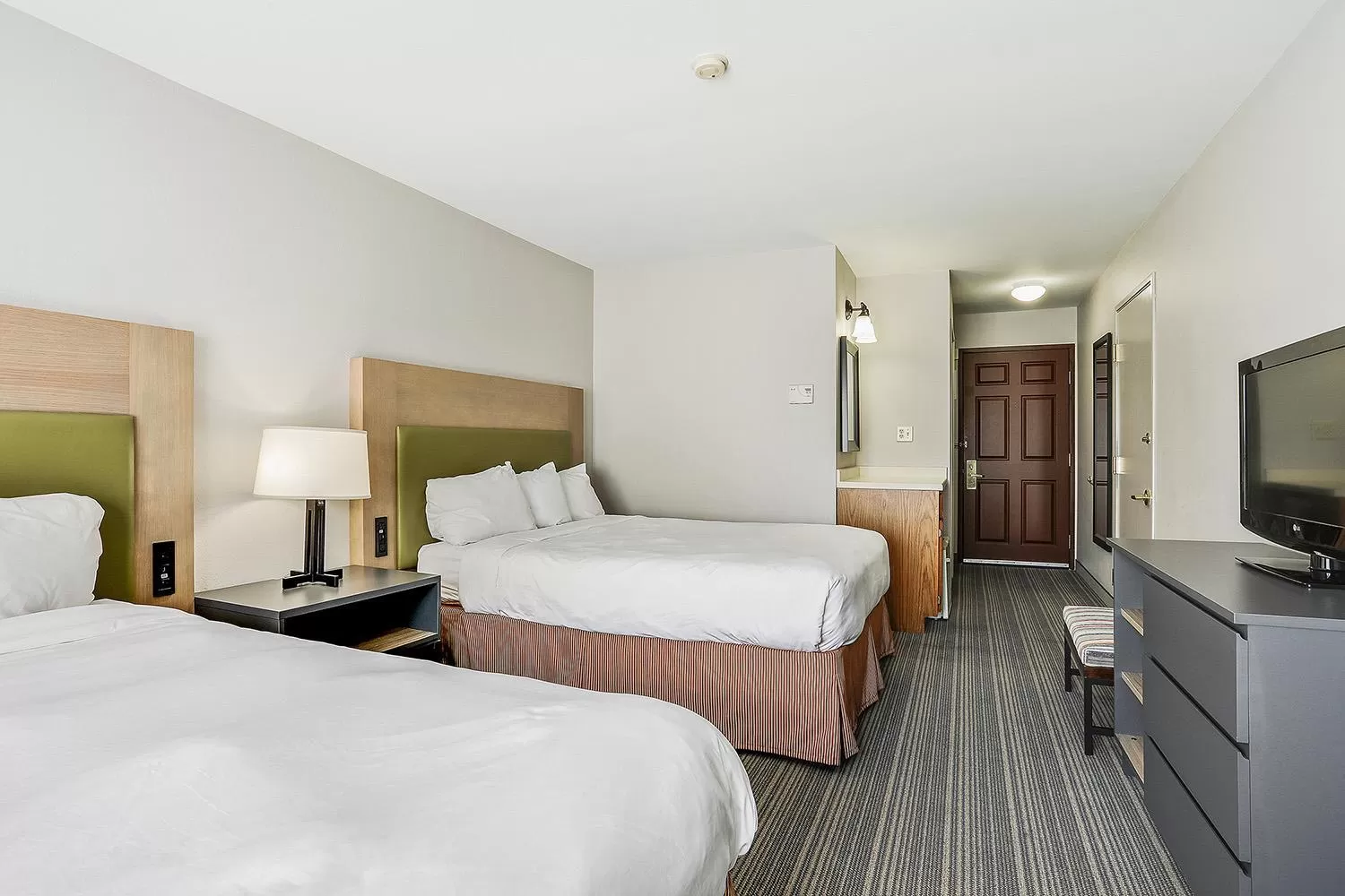 Queen Room with Two Queen Beds - Non-Smoking in Country Inn & Suites by Radisson, Green Bay, WI