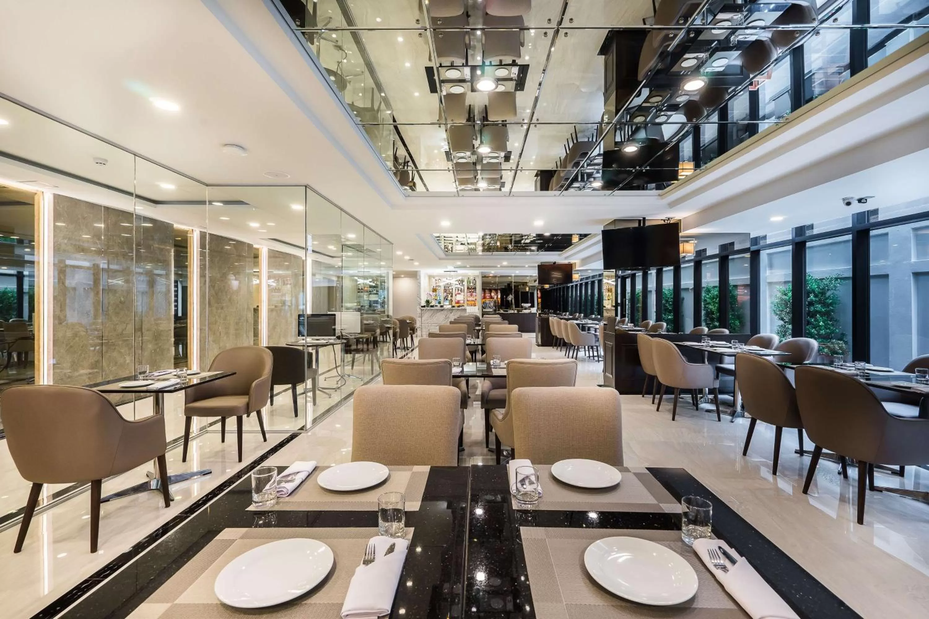 Restaurant/places to eat in SureStay Plus by Best Western Sukhumvit 2