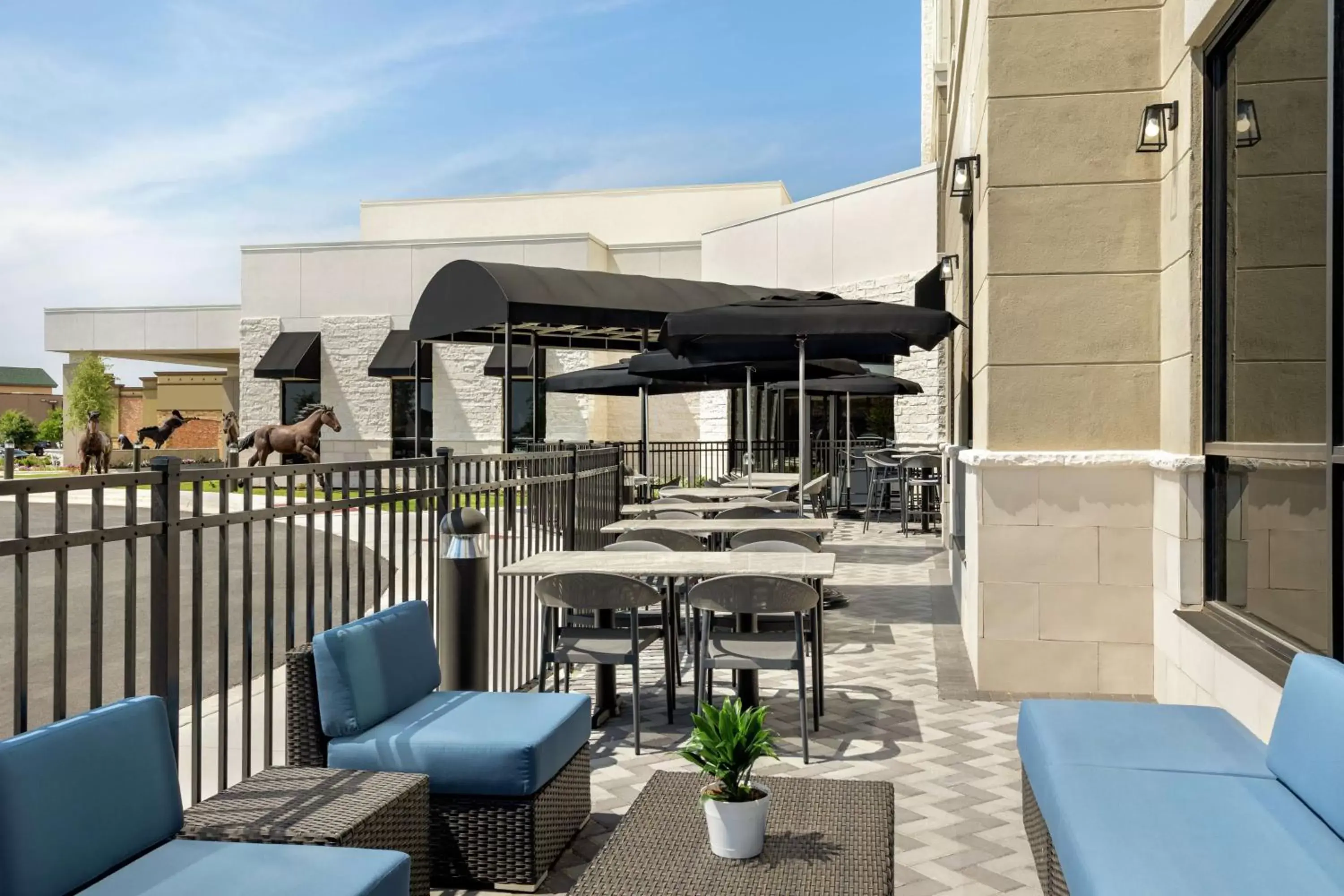 Lounge or bar in Embassy Suites by Hilton Round Rock
