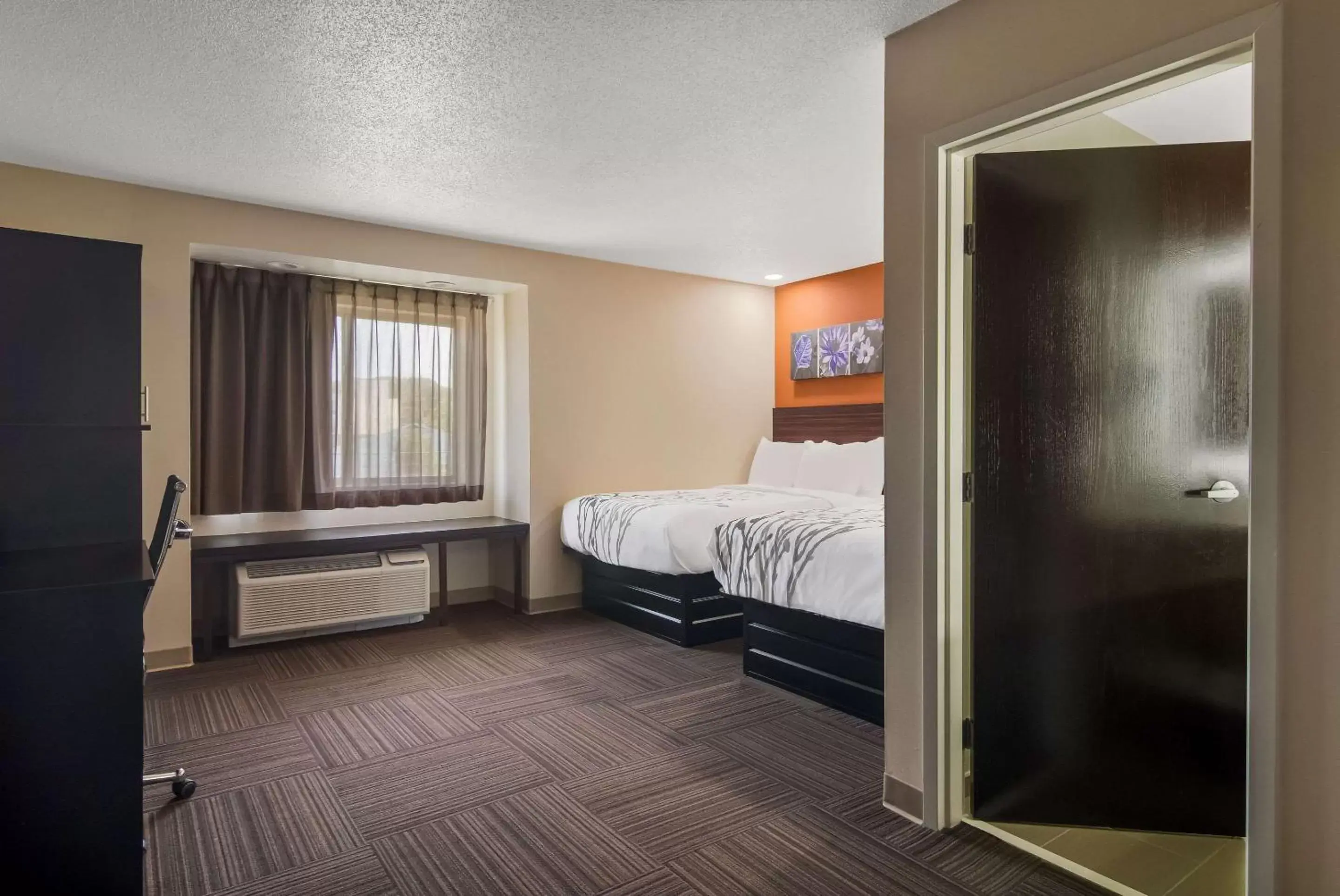 Bedroom, Bed in Sleep Inn Erie by Choice