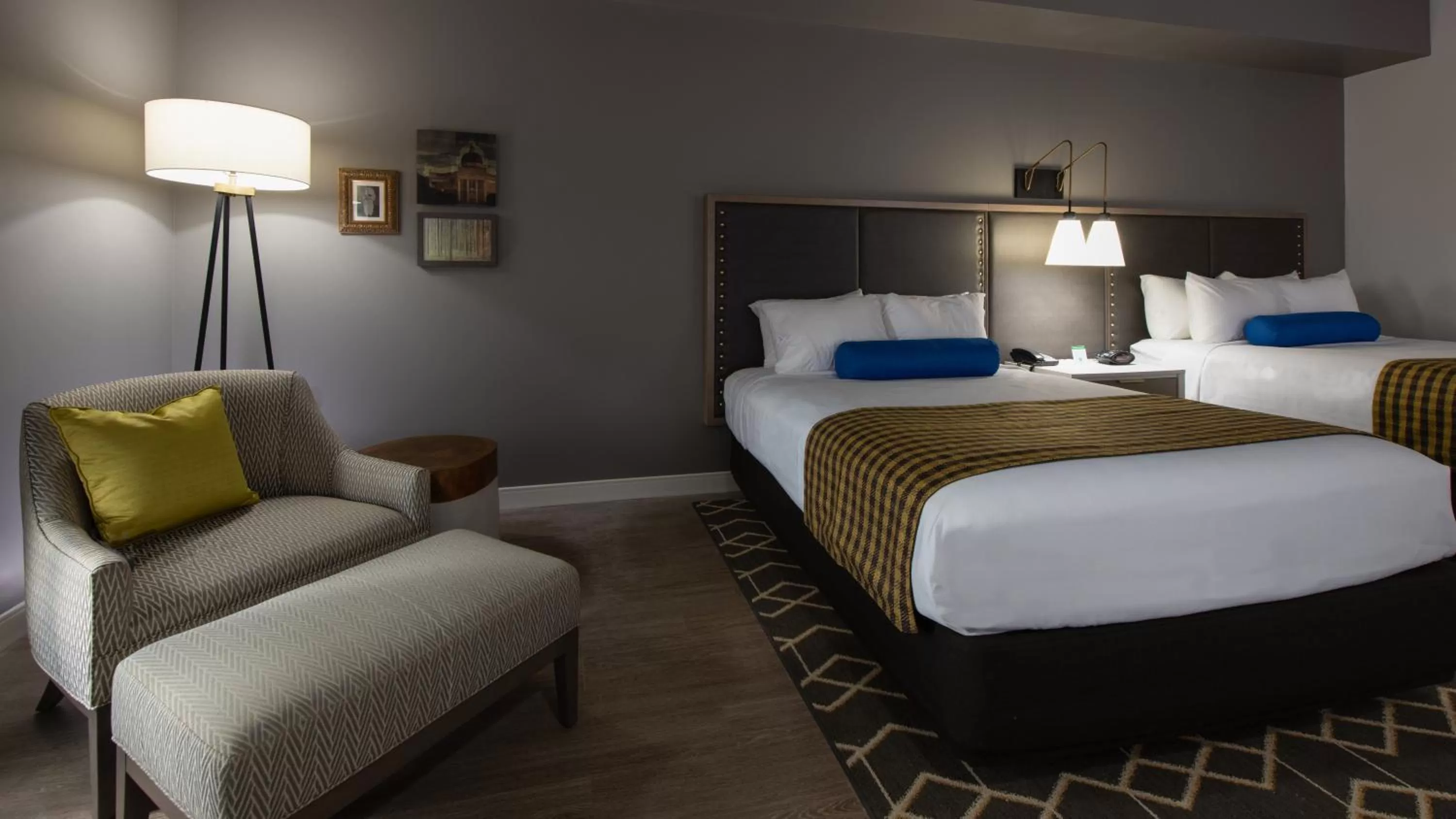 Photo of the whole room, Bed in Hotel Indigo Hattiesburg by IHG