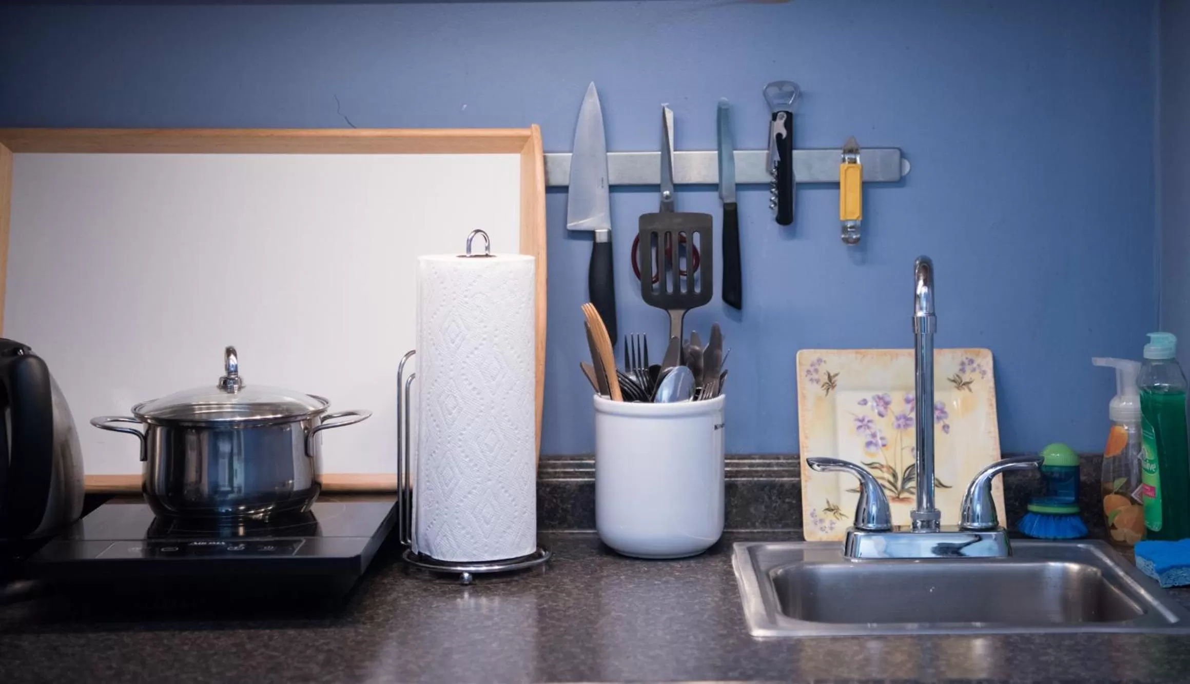 Communal kitchen in Harlem Grand