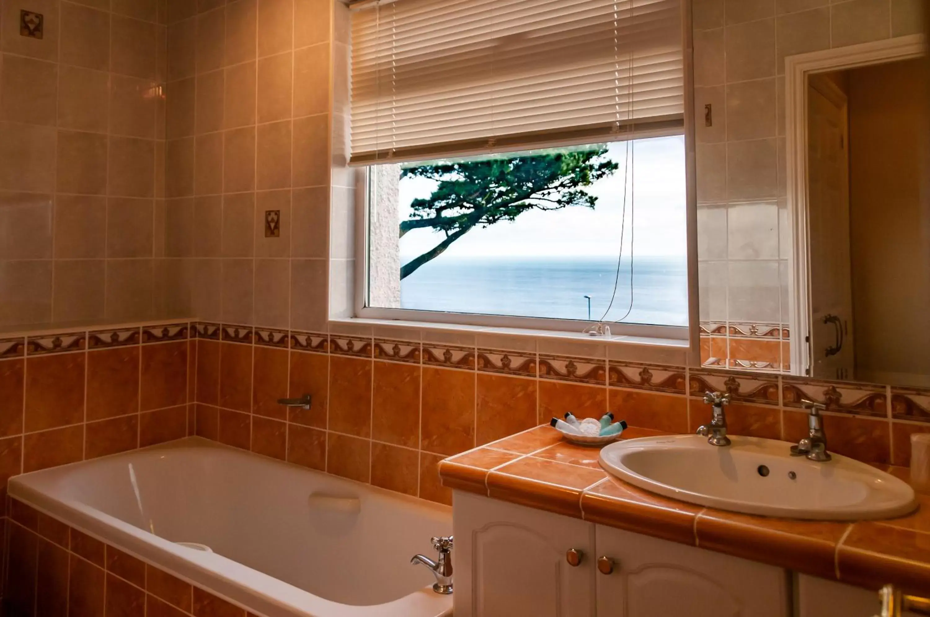 Bathroom in Porth Avallen Hotel