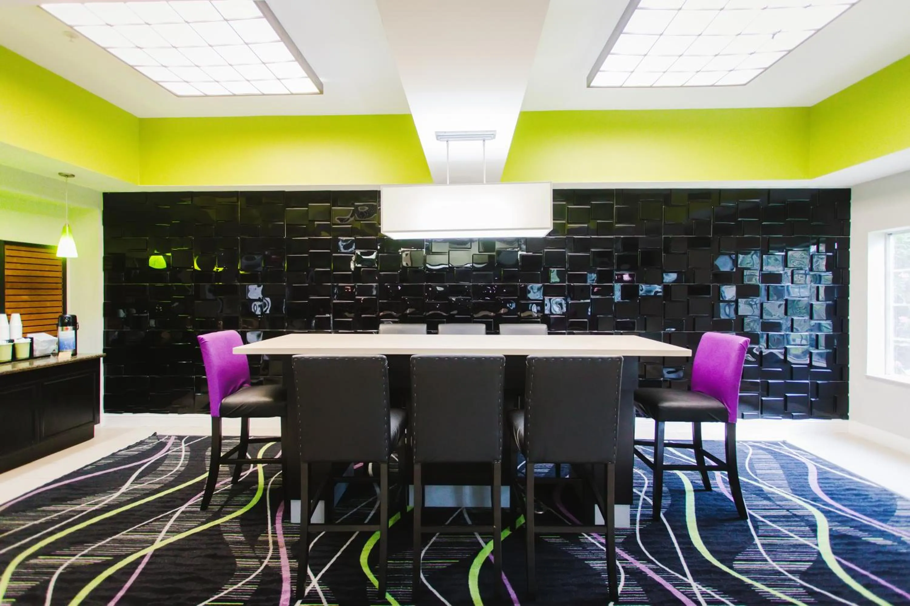 Business facilities in Palacio Royale Inn Signature Katy