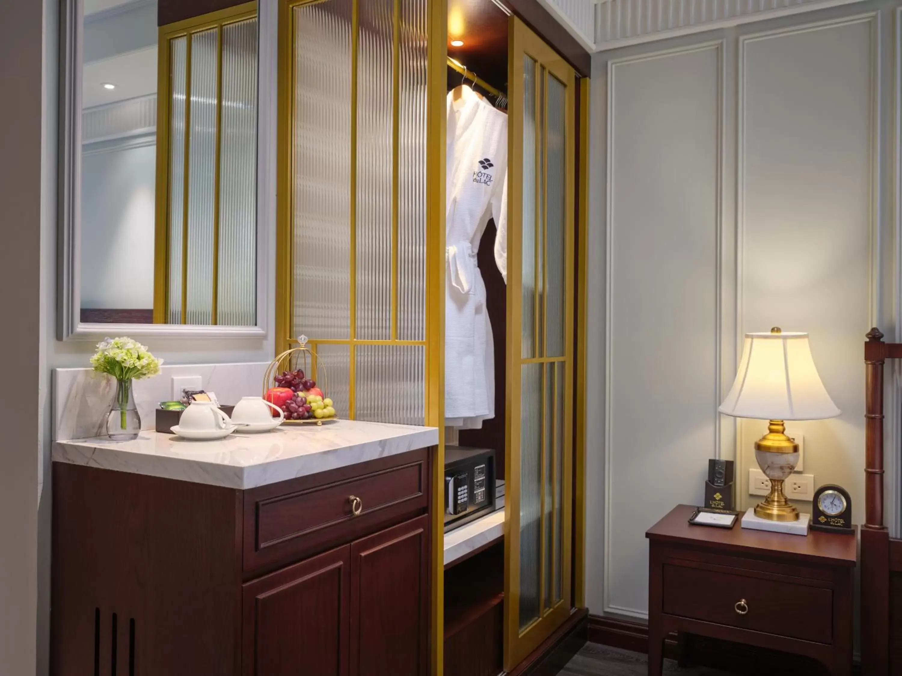 Colonial Deluxe Twin Internal Window in GRAND HOTEL du LAC Hanoi Colonial Deluxe Twin Internal Window in GRAND HOTEL du LAC Hanoi