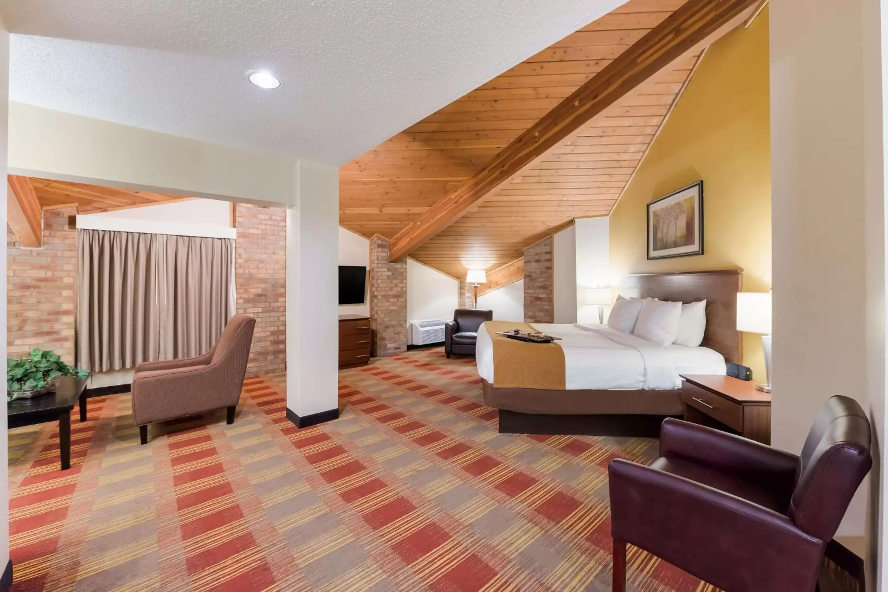 Photo of the whole room, Seating Area in Best Western Lakewood Inn