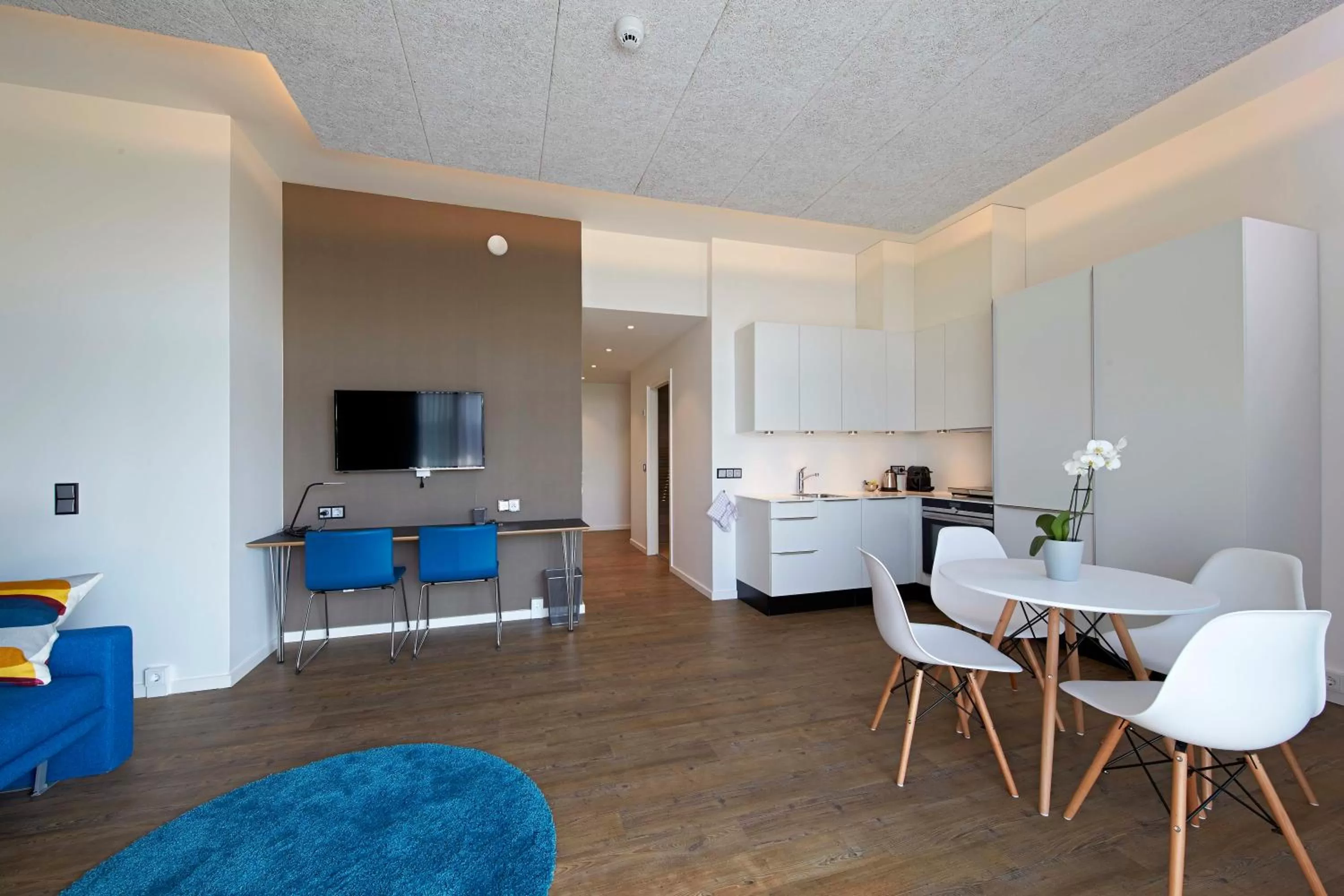 Kitchen or kitchenette in Living Suites