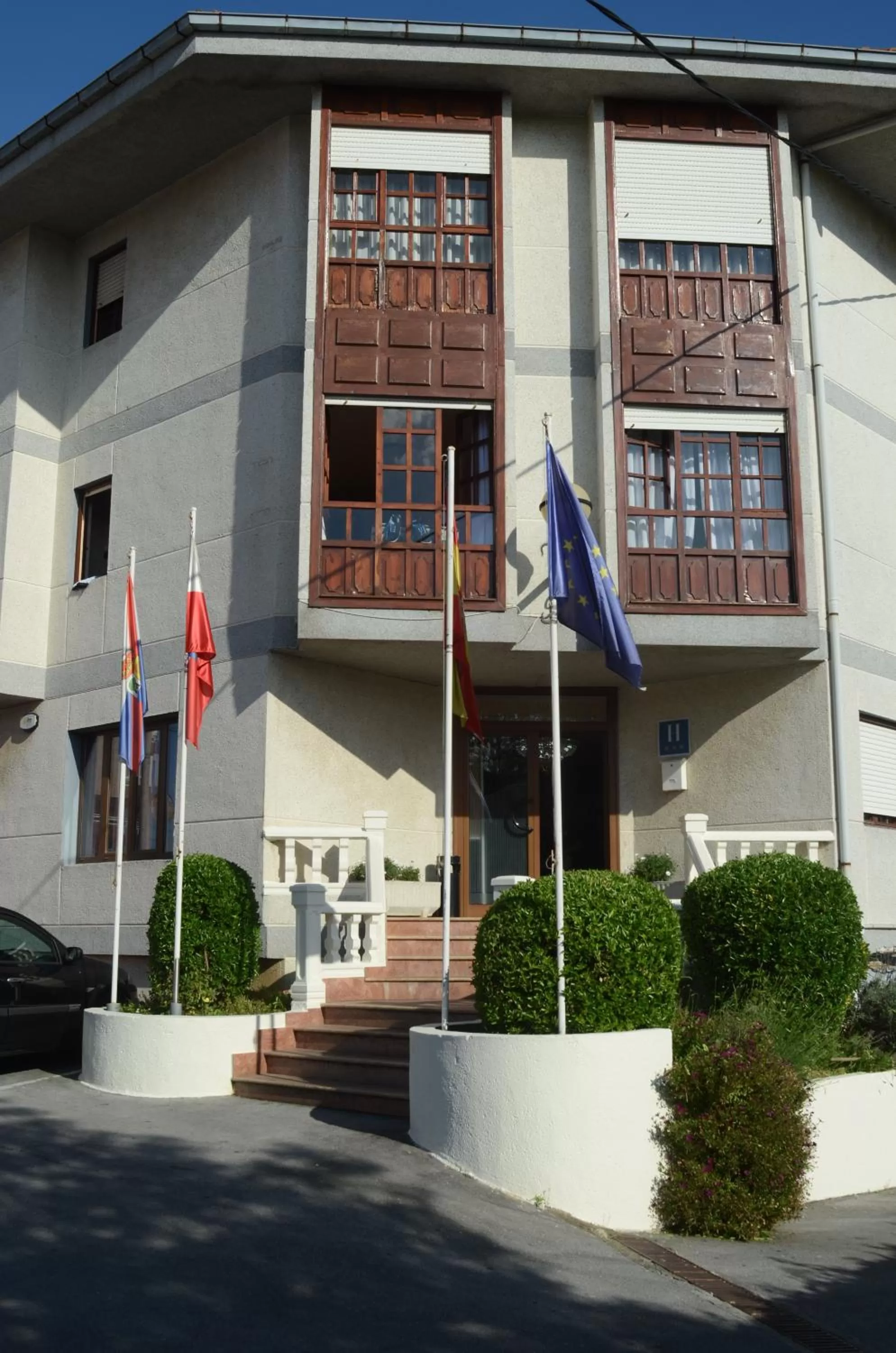 Facade/entrance, Property Building in Hotel Surfances