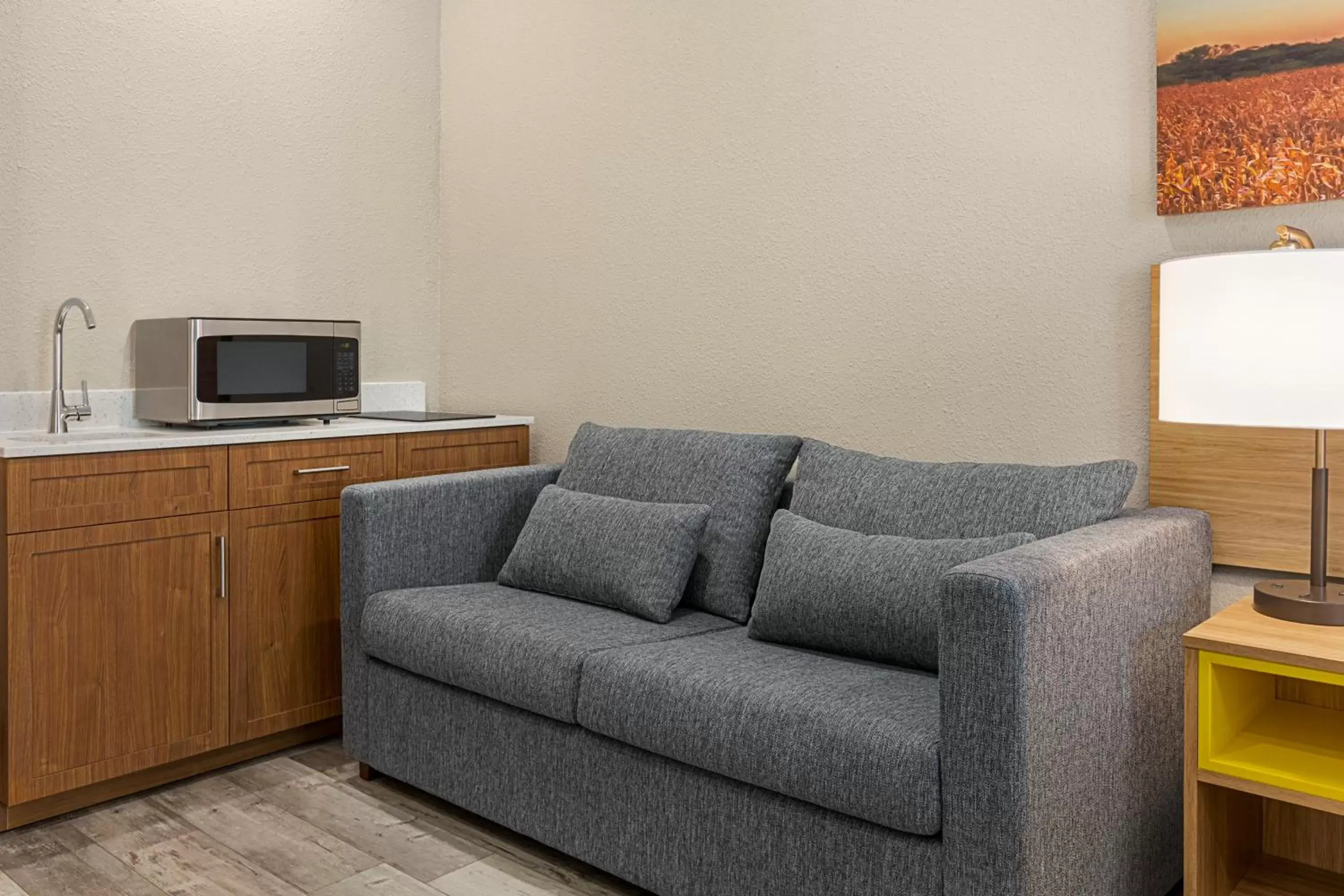Kitchen or kitchenette, Seating Area in Days Inn & Suites by Wyndham Greater Tomball