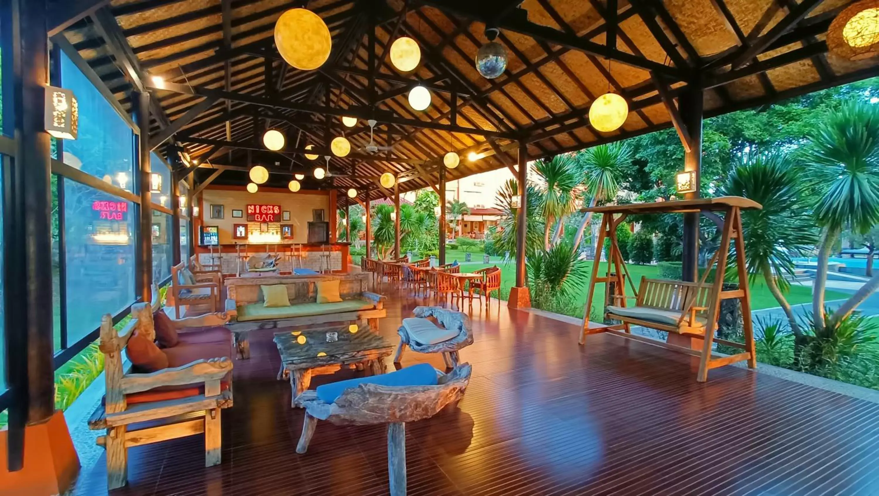 Lounge or bar, Restaurant/Places to Eat in The Jayakarta Suites Komodo Flores