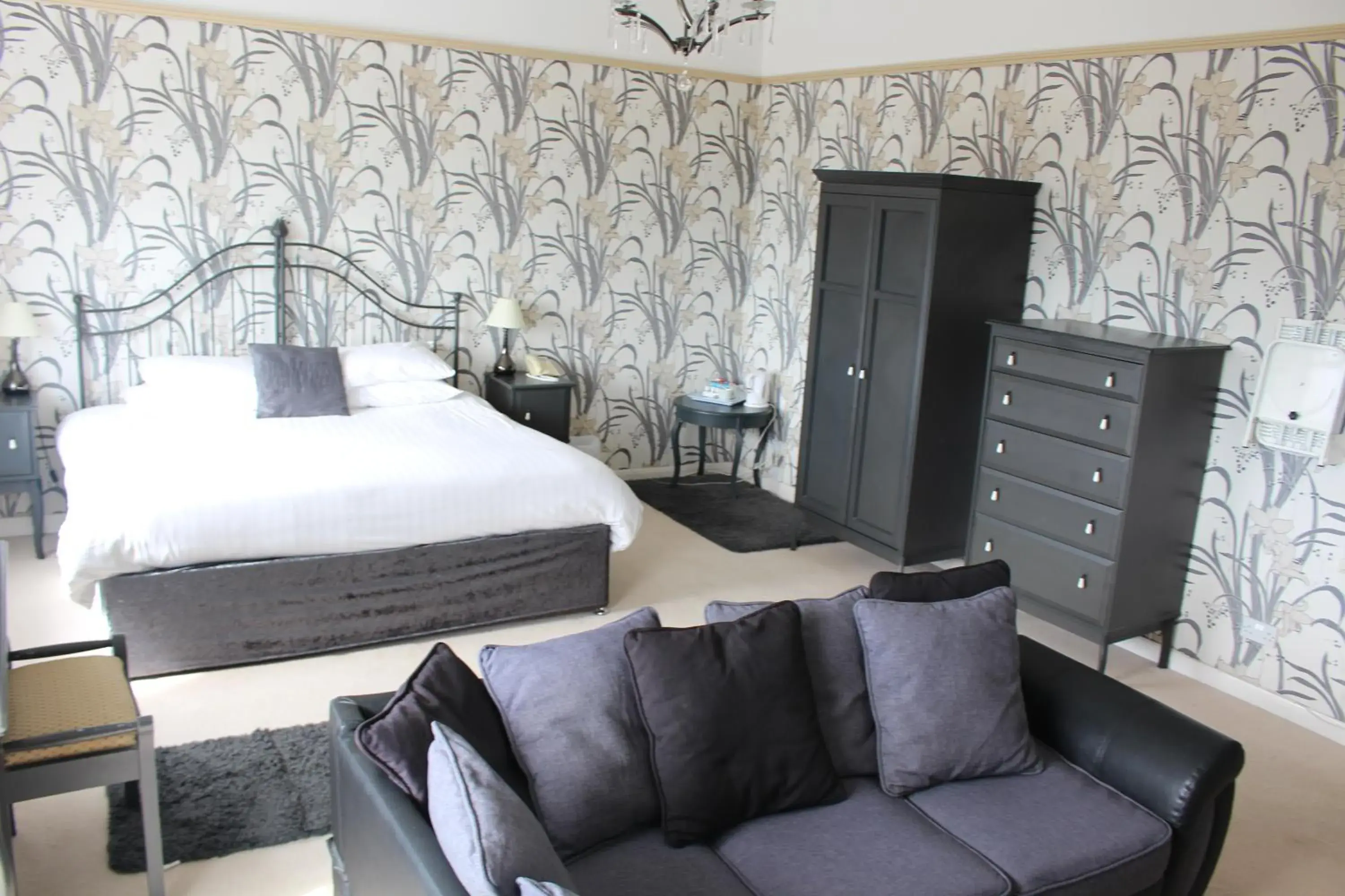 Photo of the whole room, Bed in The Moorland Hotel