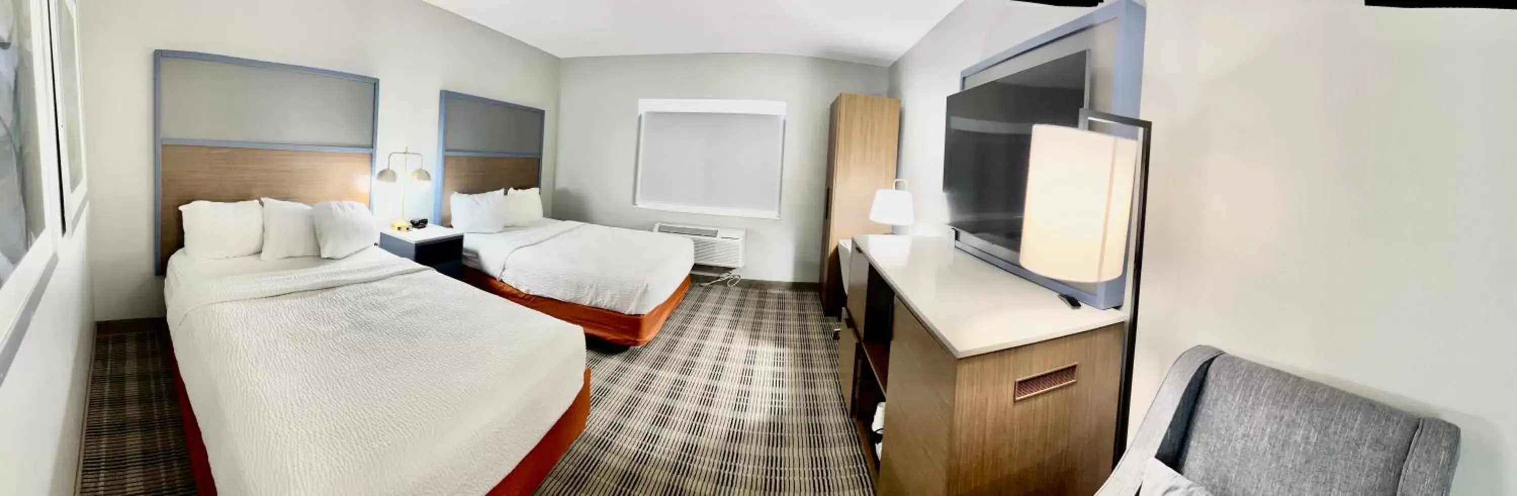 Deluxe Queen Room - Mobility Access/Non-Smoking in AmericInn by Wyndham Shakopee Near Canterbury Park