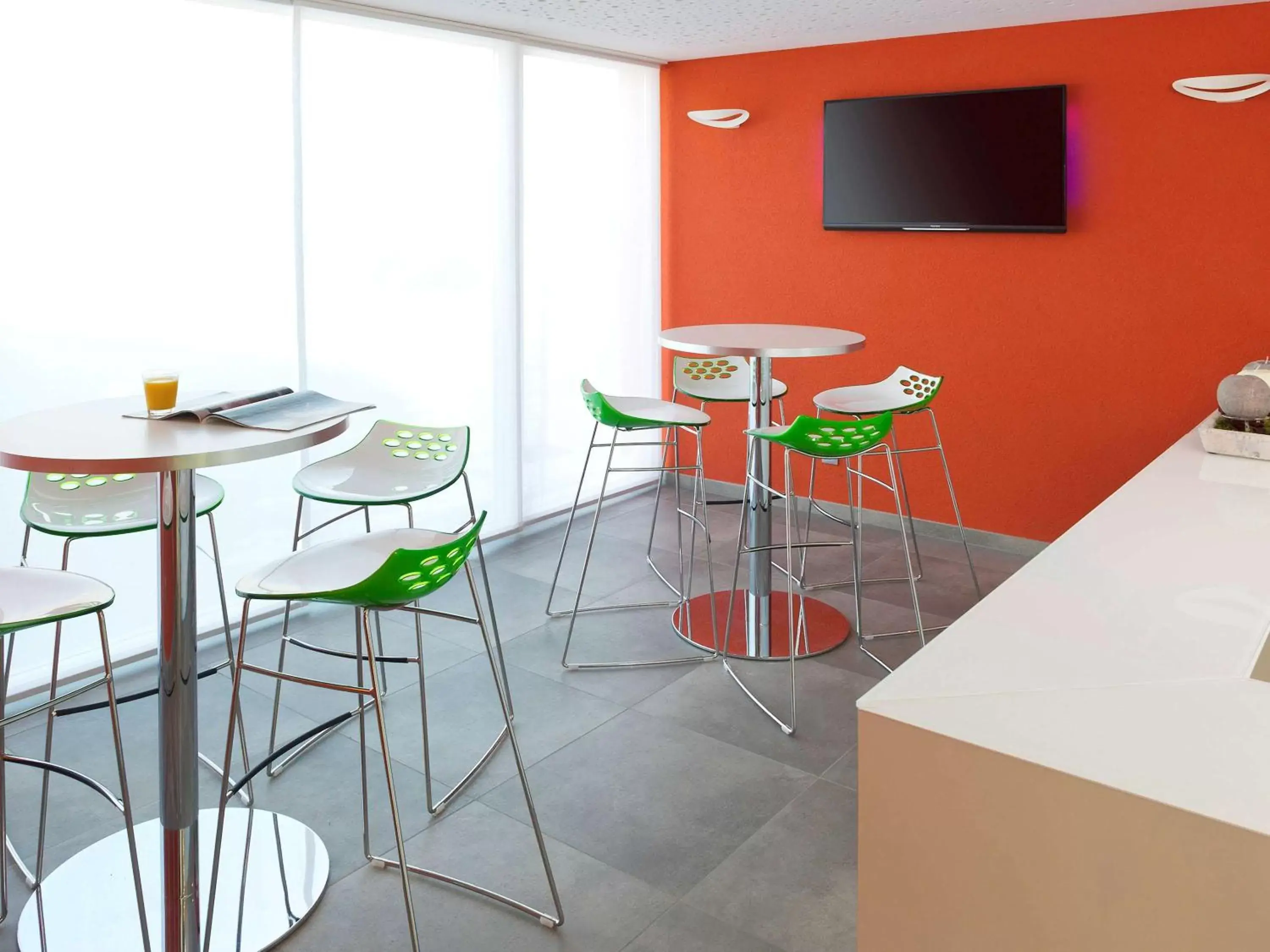 Lounge or bar in Ibis Styles Nivelles Lounge or bar in Ibis Styles Nivelles