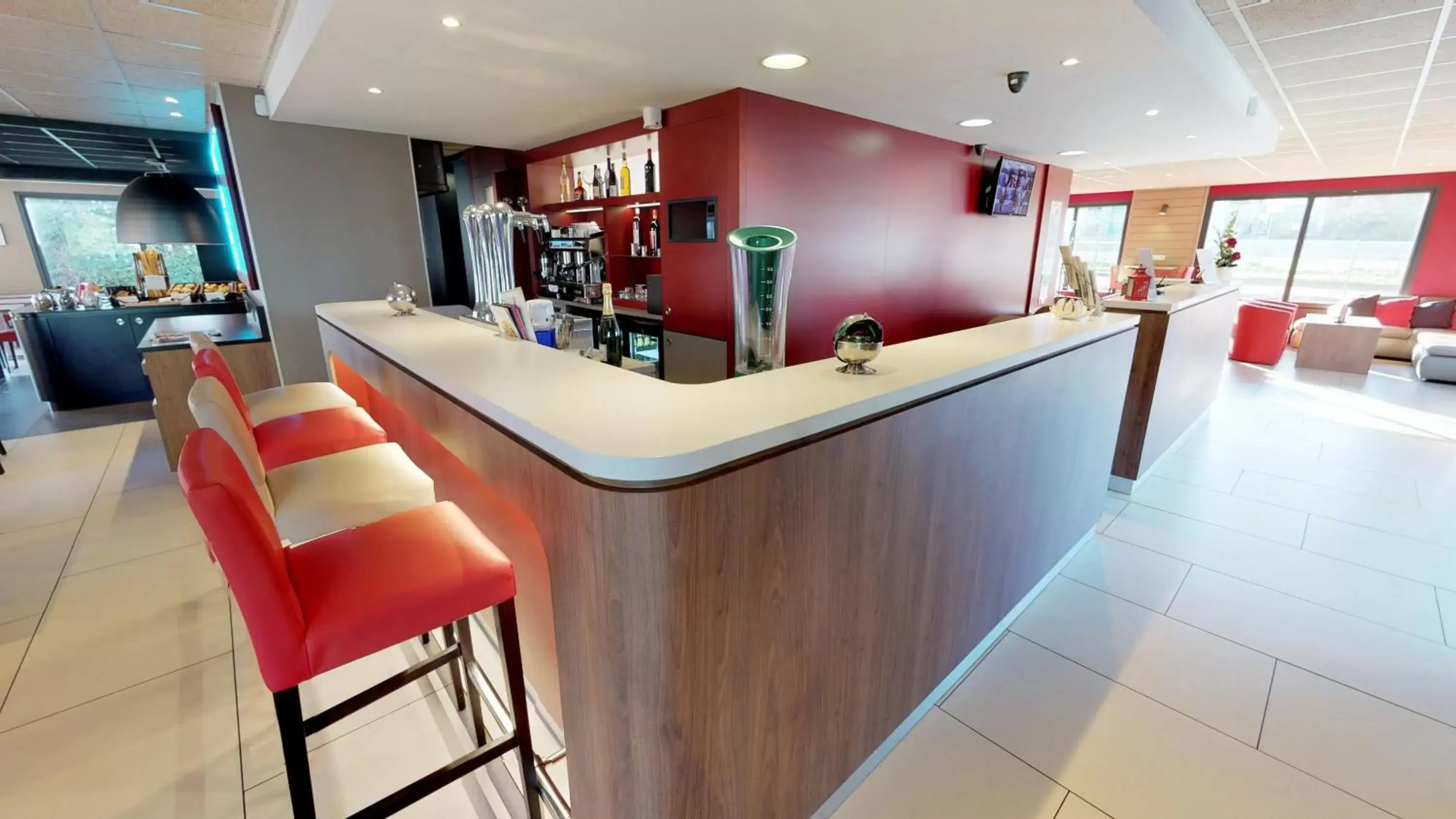 Lounge or bar in Kyriad Meaux Sud Nanteuil Les Meaux