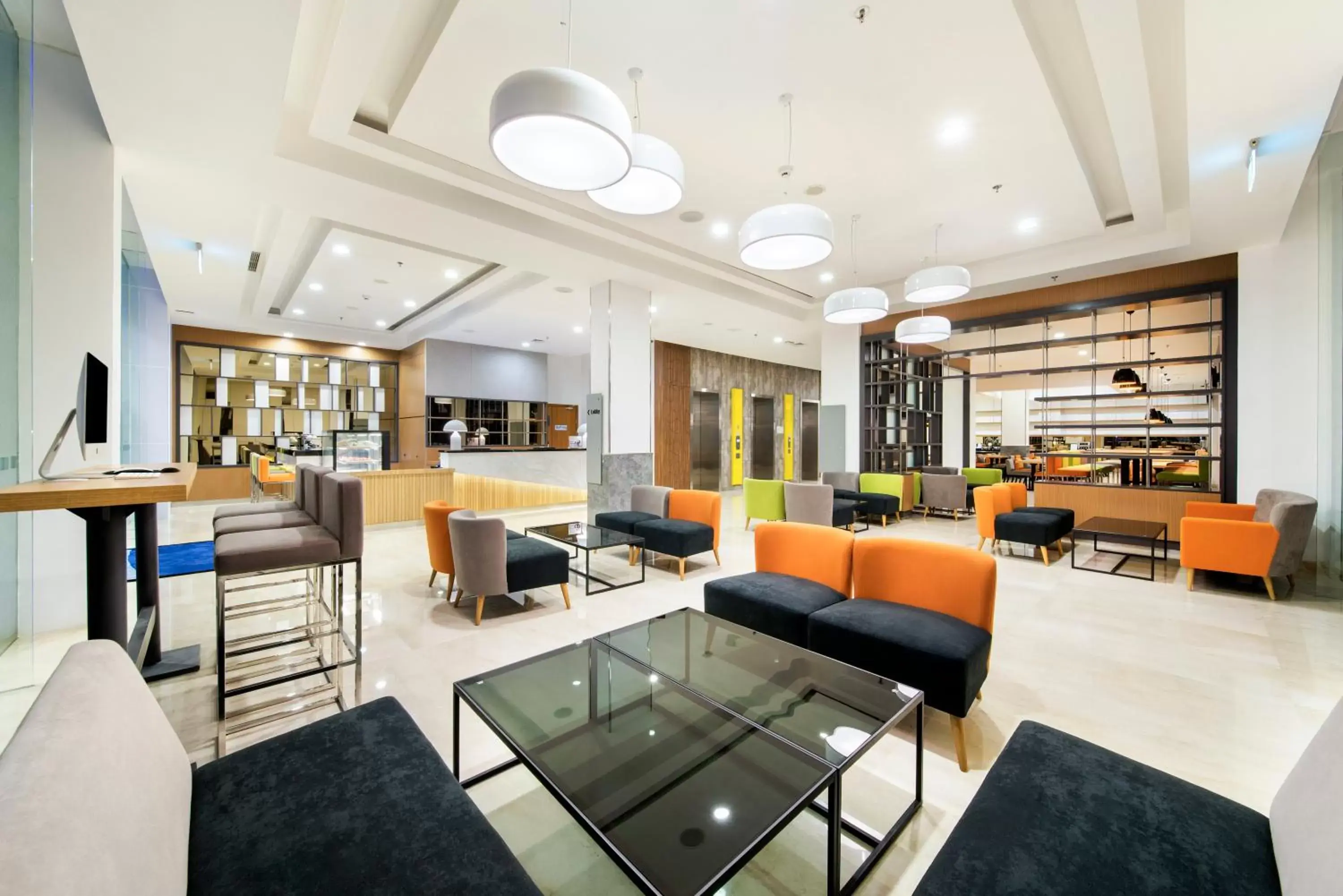 Lobby or reception in Holiday Inn Express Jakarta Matraman, an IHG Hotel