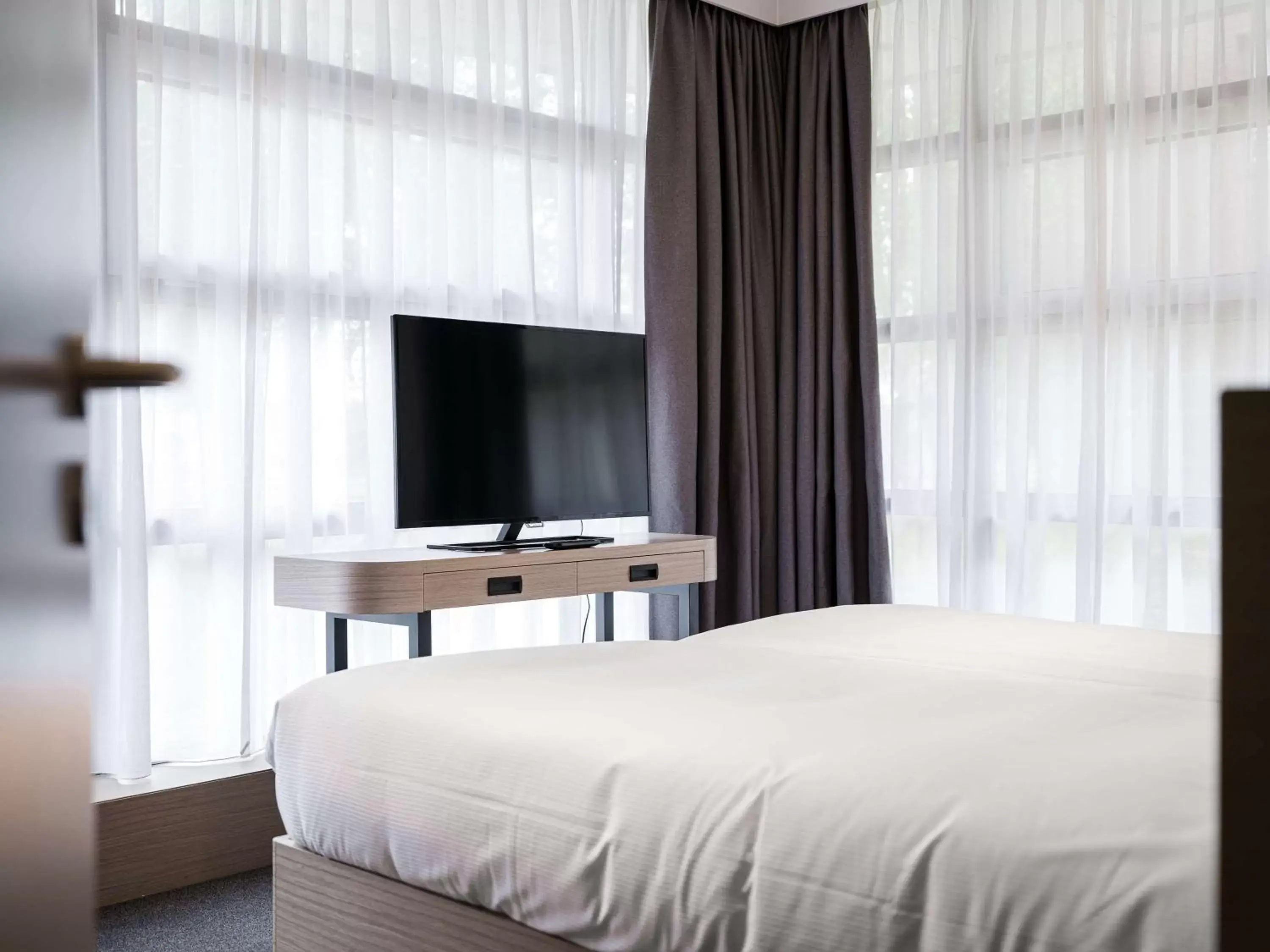 Photo of the whole room, TV/Entertainment Center in Executive Residency by Best Western Amsterdam Airport