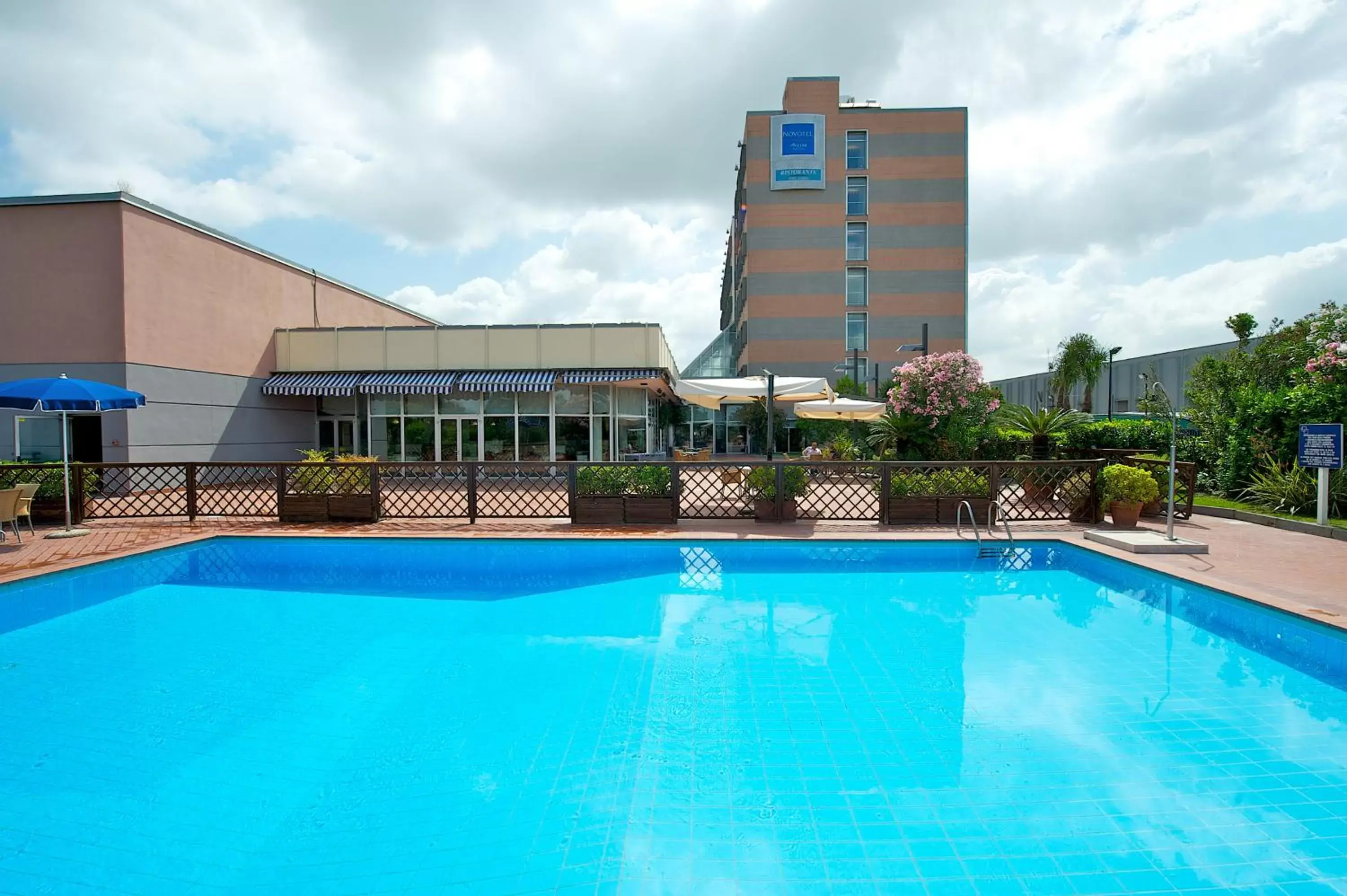 Property building, Swimming Pool in Novotel Caserta Sud