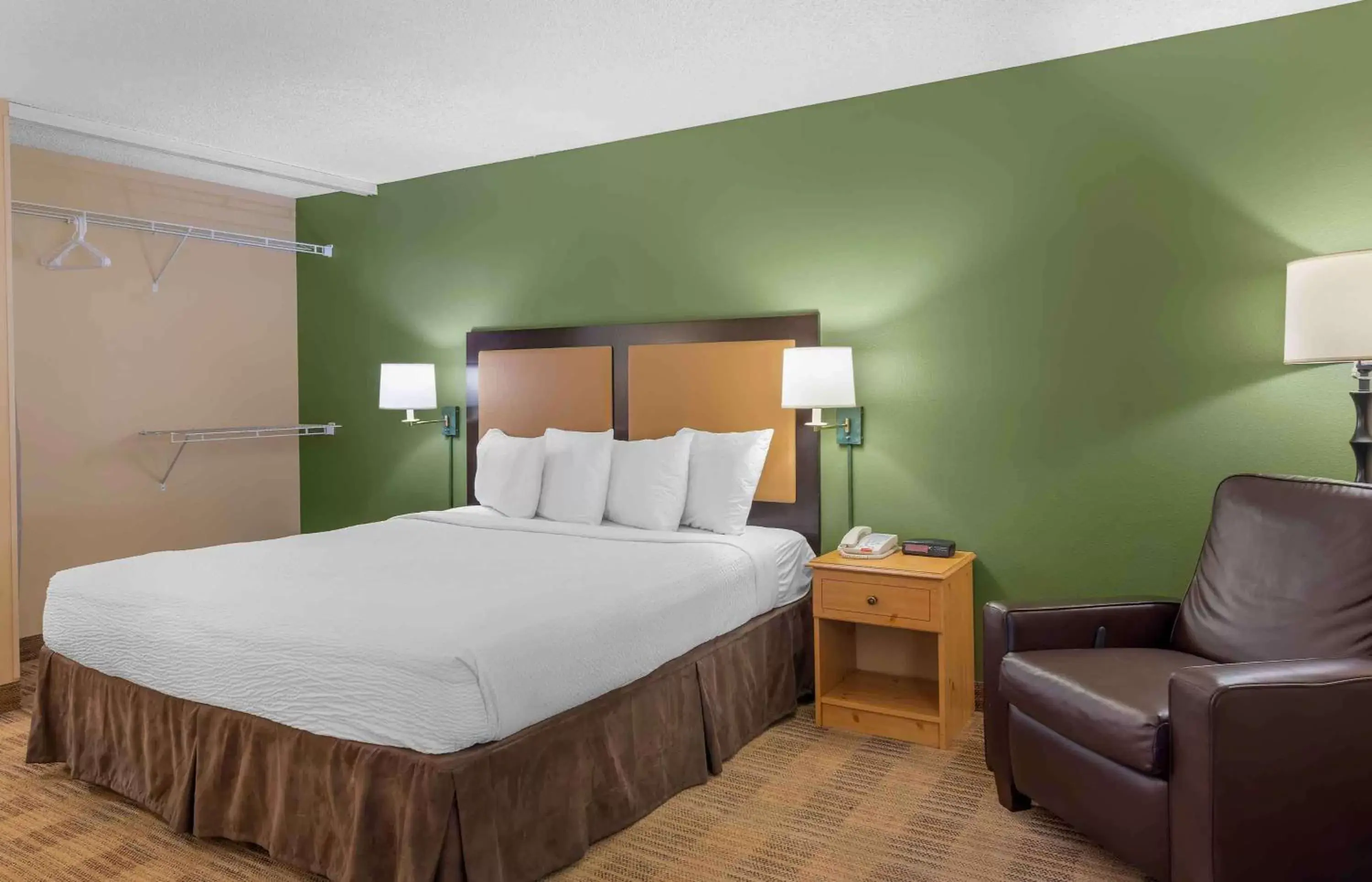 Bedroom, Bed in Extended Stay America Suites - Los Angeles - Torrance - Del Amo Circle