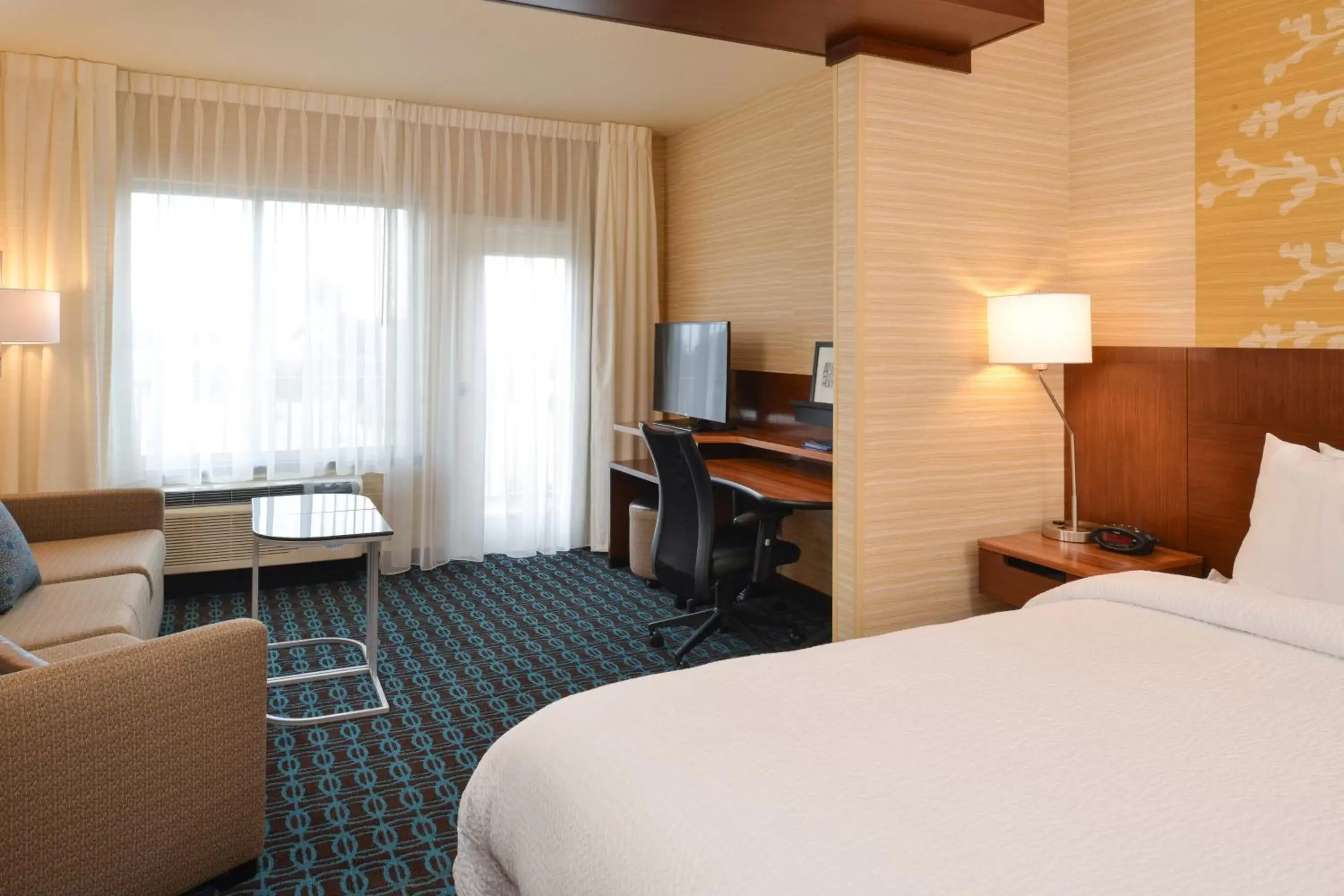 Bedroom, Bed in Fairfield Inn & Suites by Marriott Santa Cruz