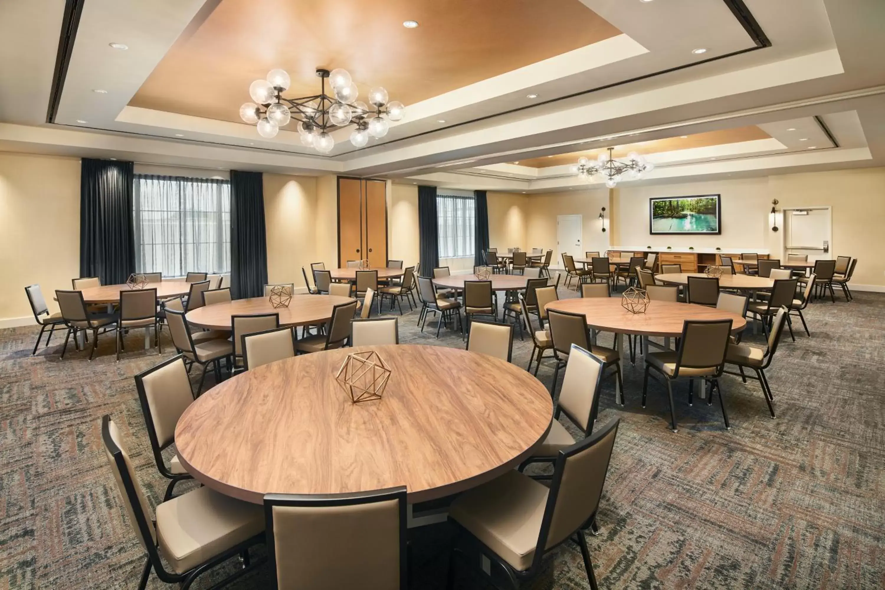 Business facilities, Restaurant/Places to Eat in Hotel Indigo Tallahassee - Collegetown, an IHG Hotel