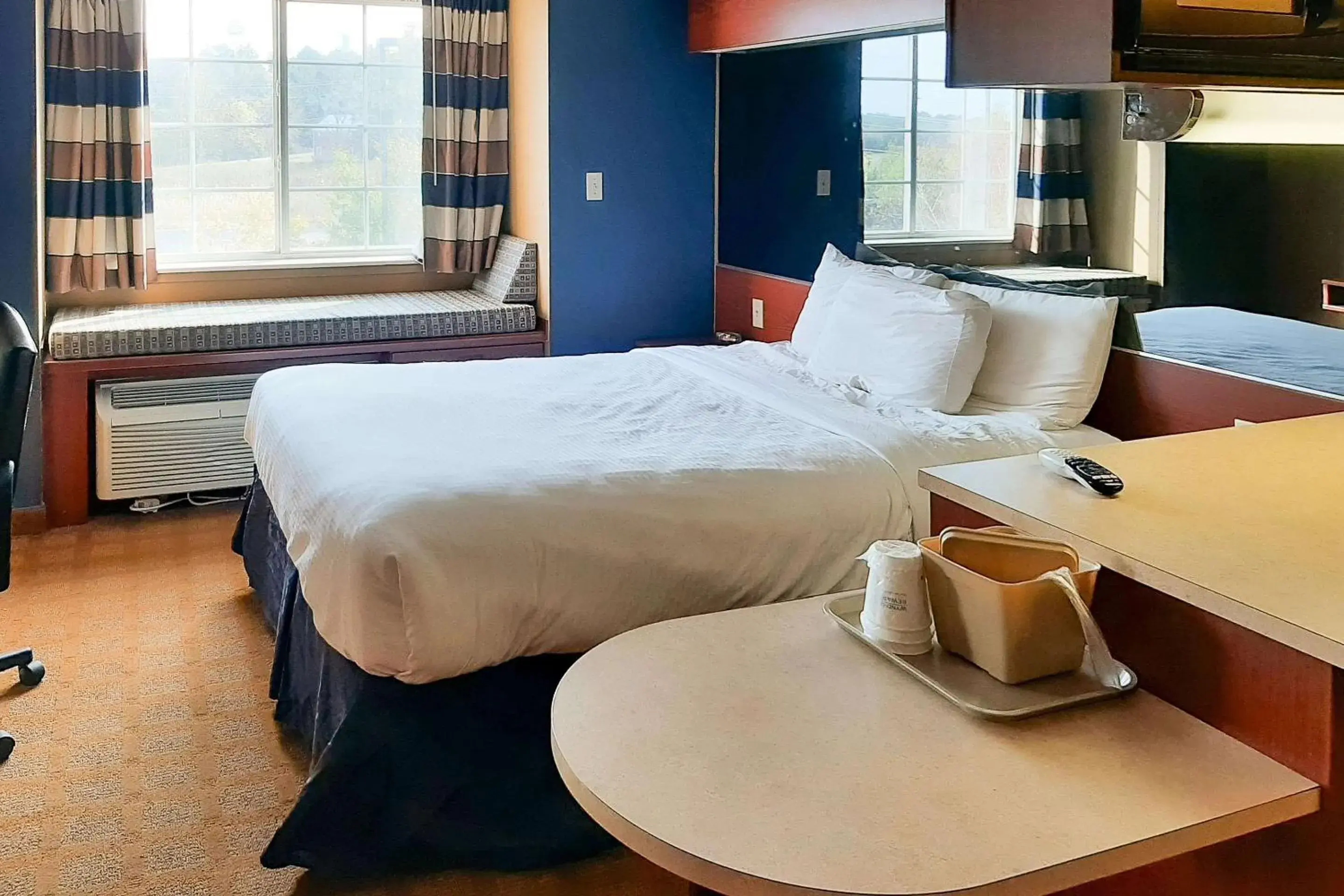 Bedroom, Bed in Starkville Inn & Suites
