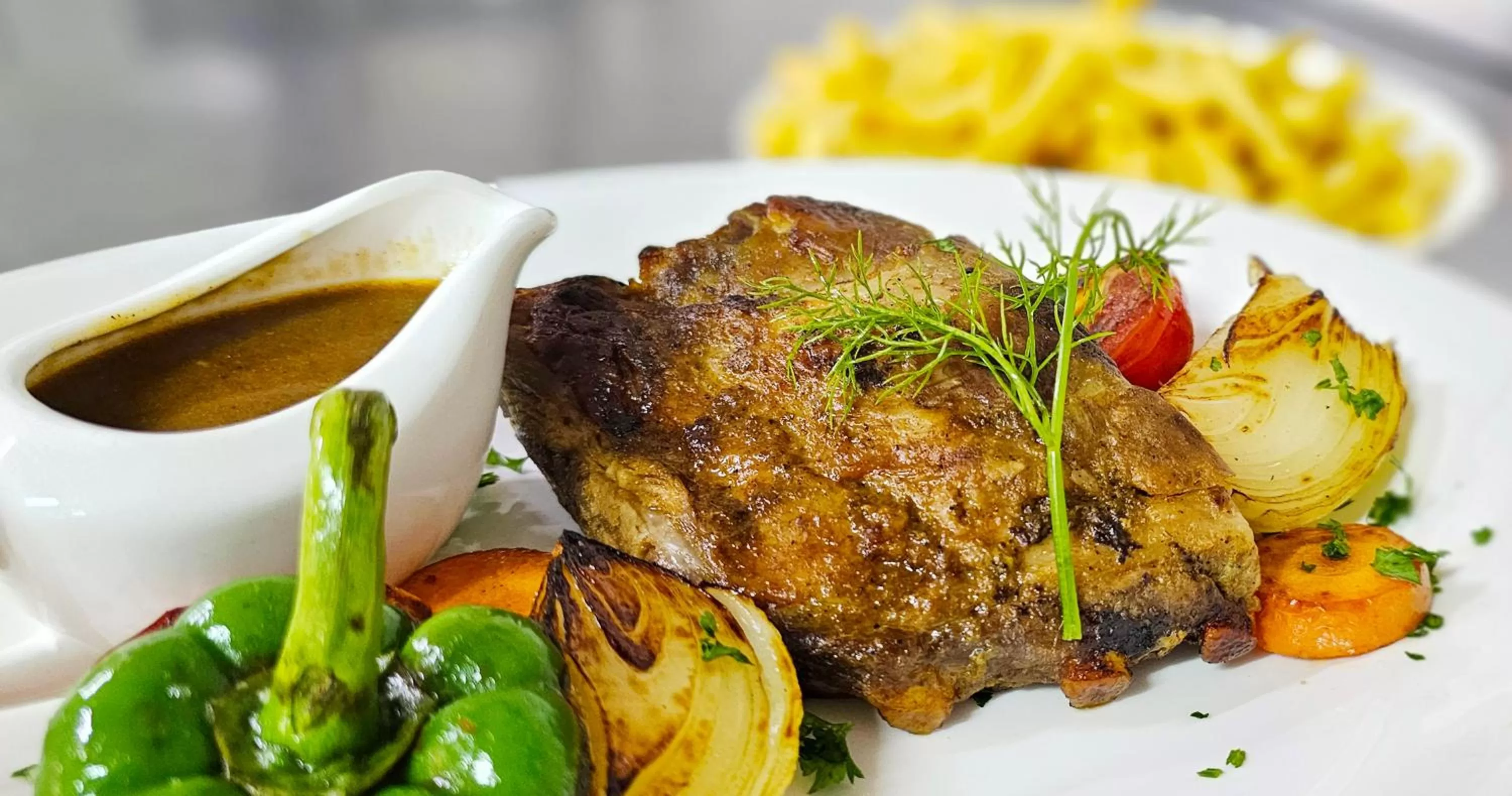 Food and drinks in Hôtel FAMILLE MONDIALE