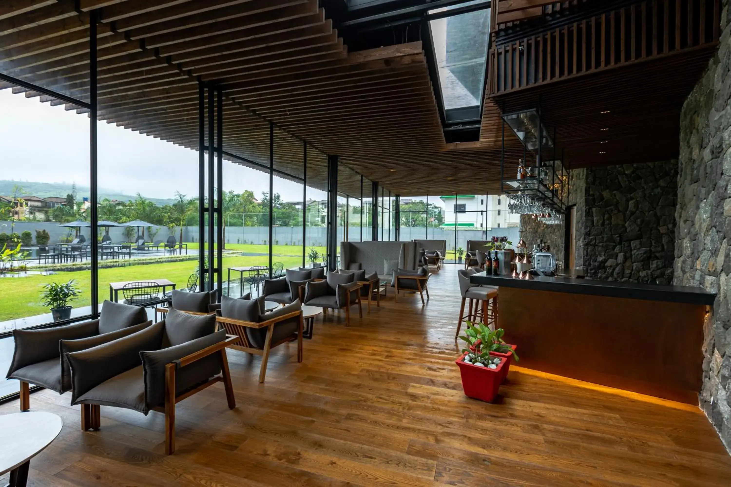 Lounge or bar in Radisson Resort and Spa Lonavala