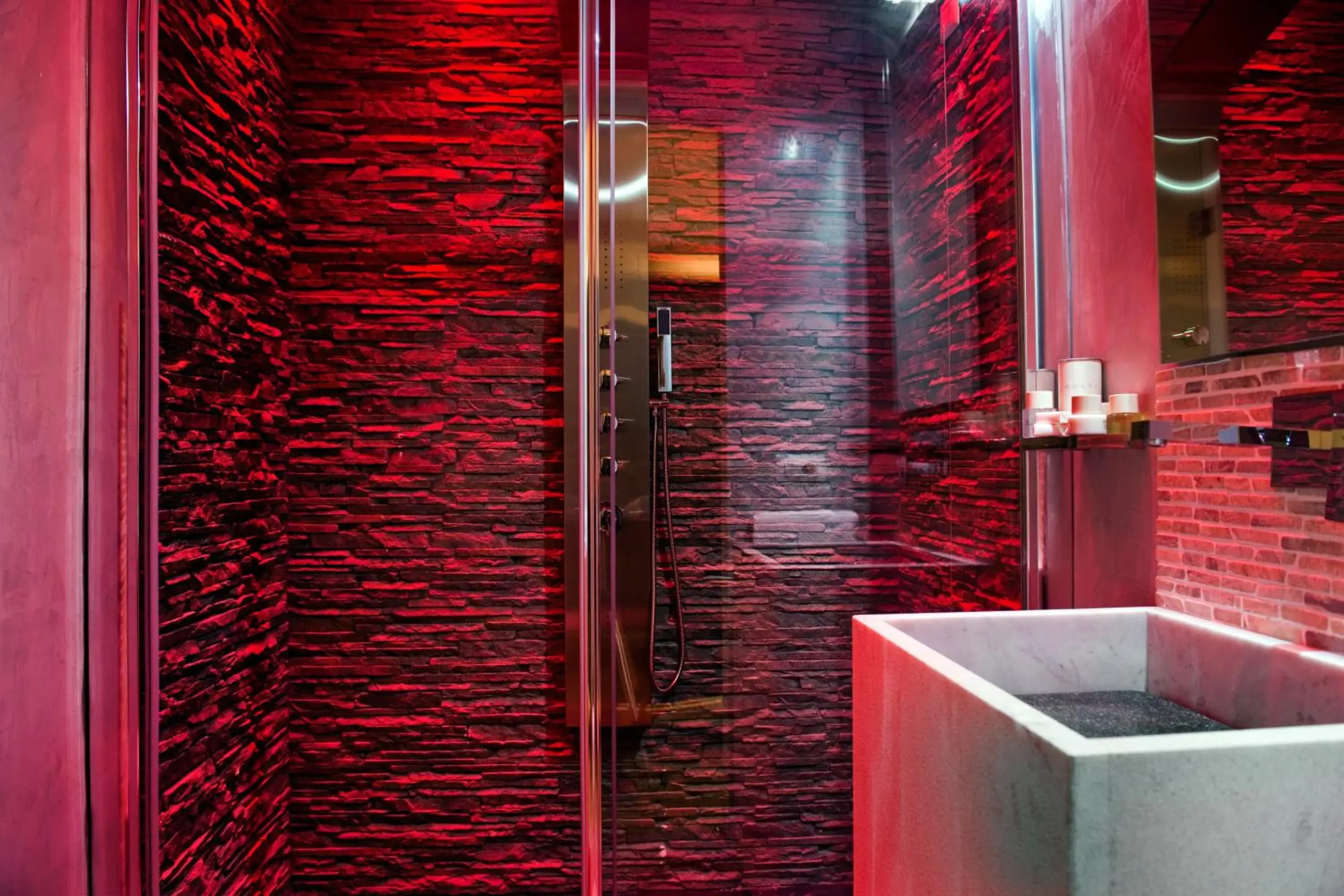 Shower, Bathroom in Pantheon Relais
