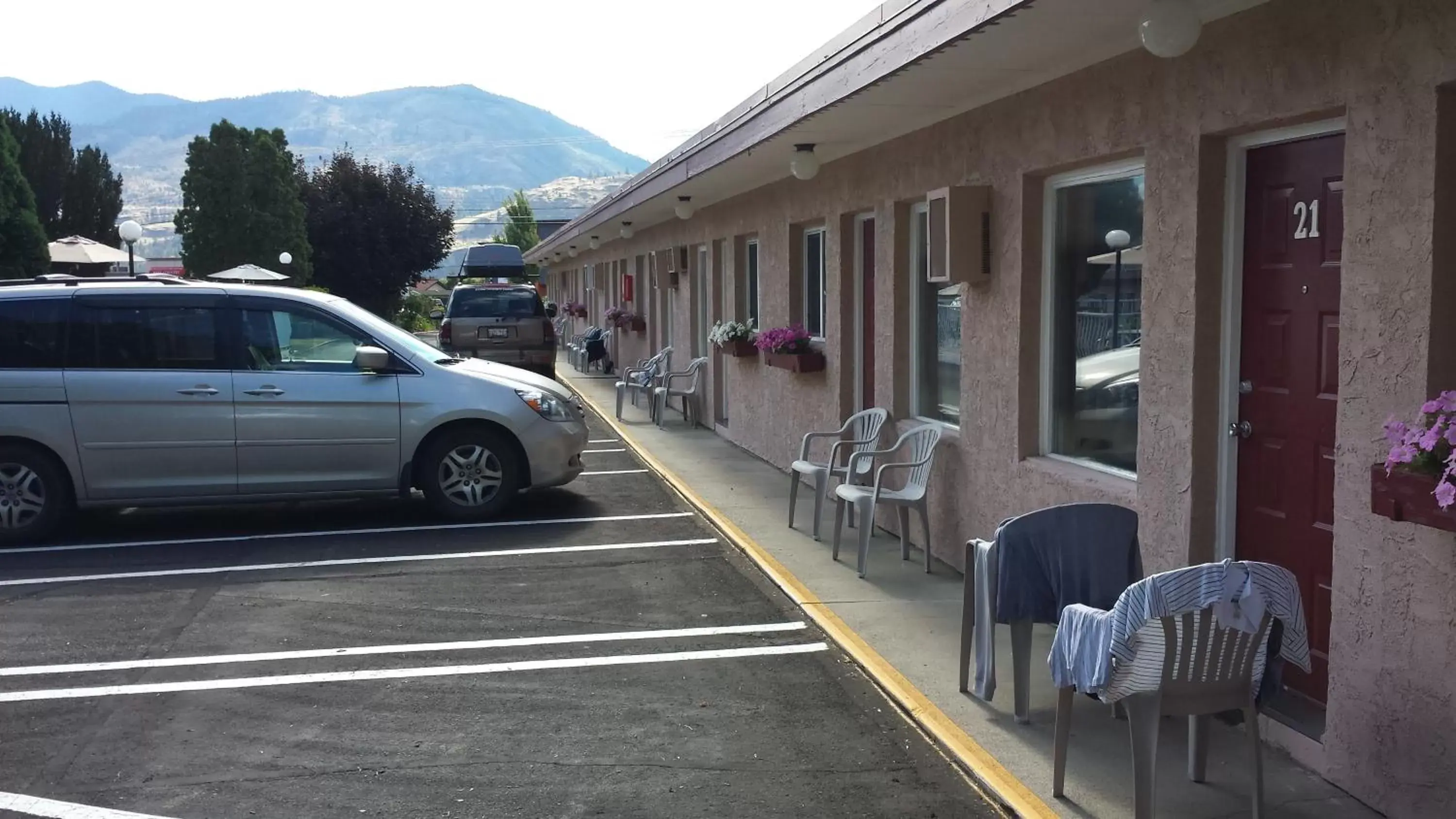 Facade/entrance, Patio/Outdoor Area in Swiss Sunset Inn