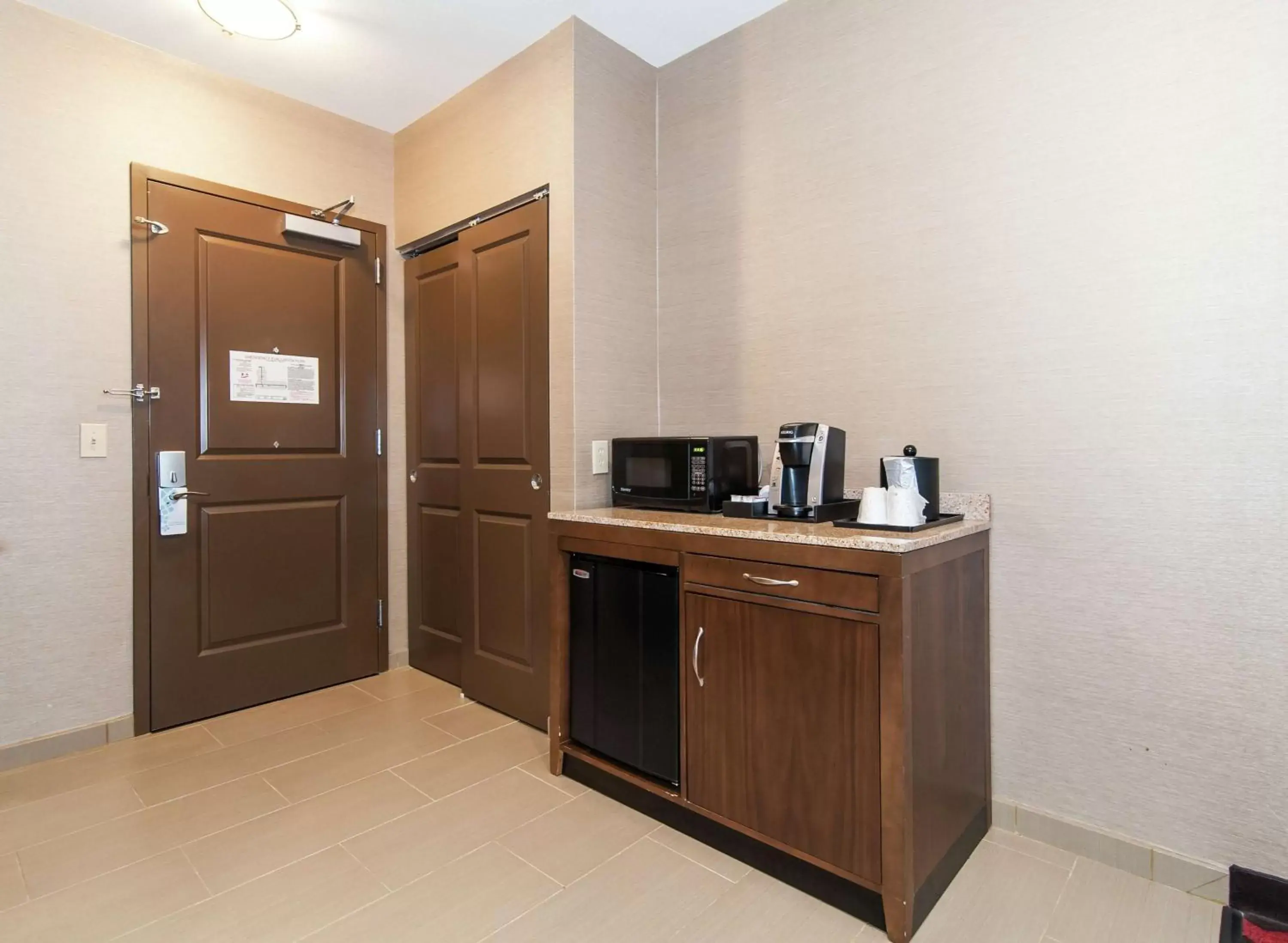 Bedroom, Kitchen/Kitchenette in Hilton Garden Inn Closest Foxwoods