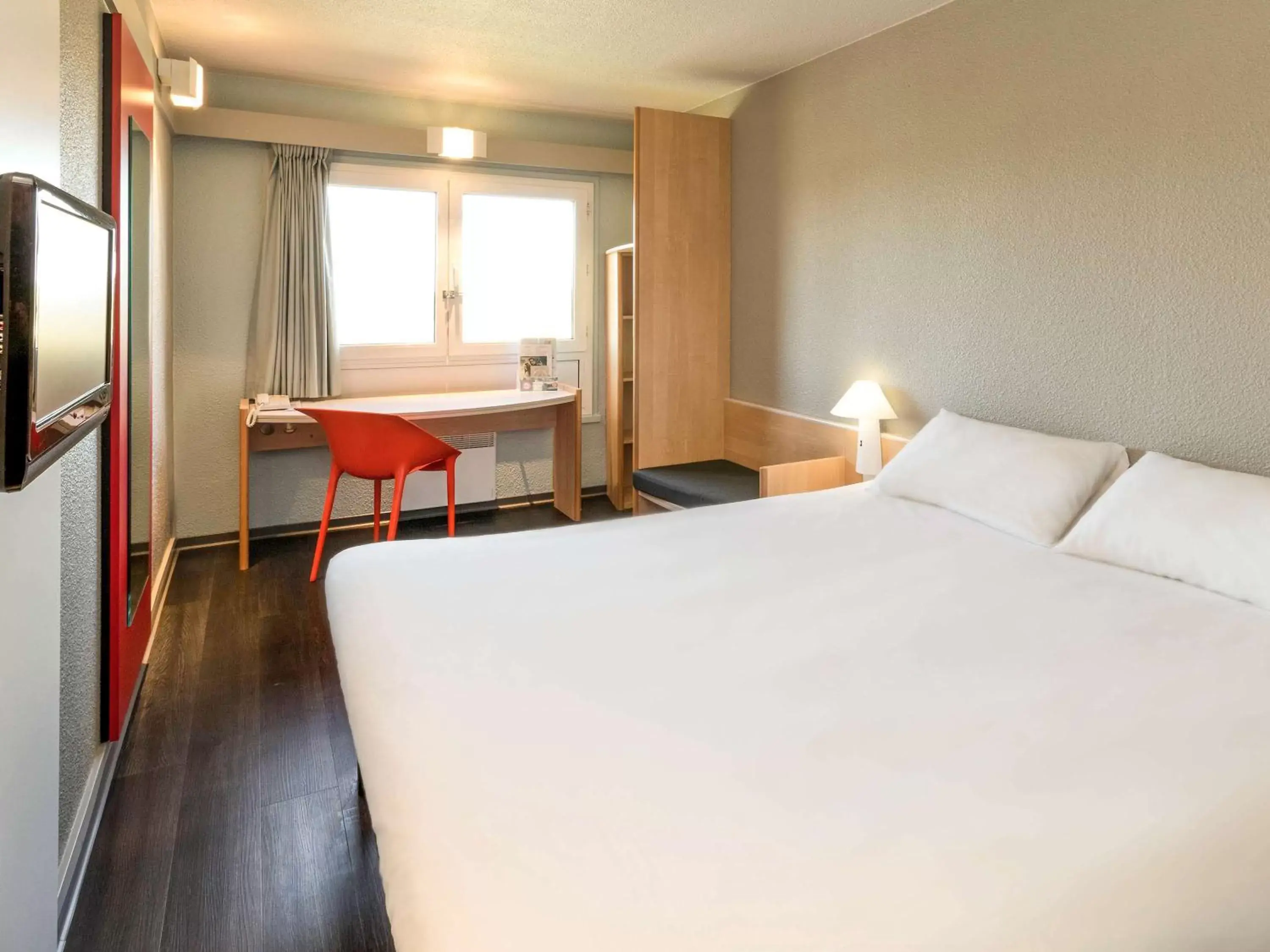 Photo of the whole room, Bed in ibis Saint Dizier