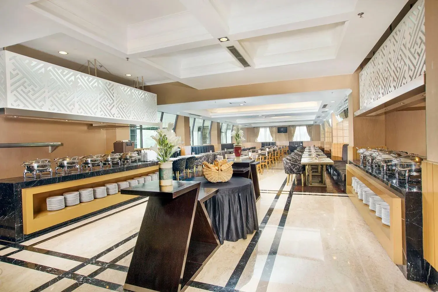 Restaurant/Places to Eat in Royal Kuningan Hotel
