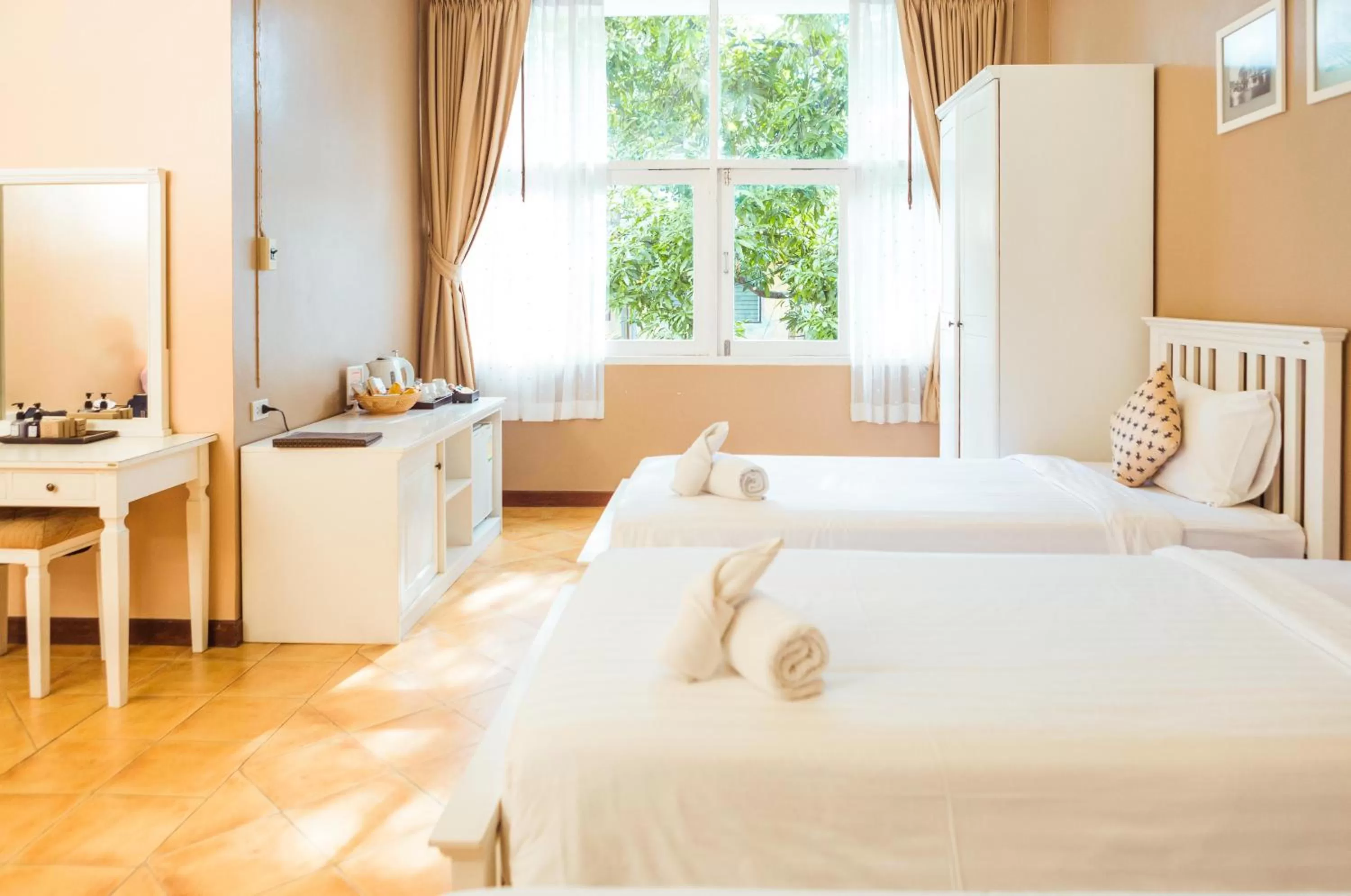 Bed in Feung Nakorn Balcony Rooms and Cafe