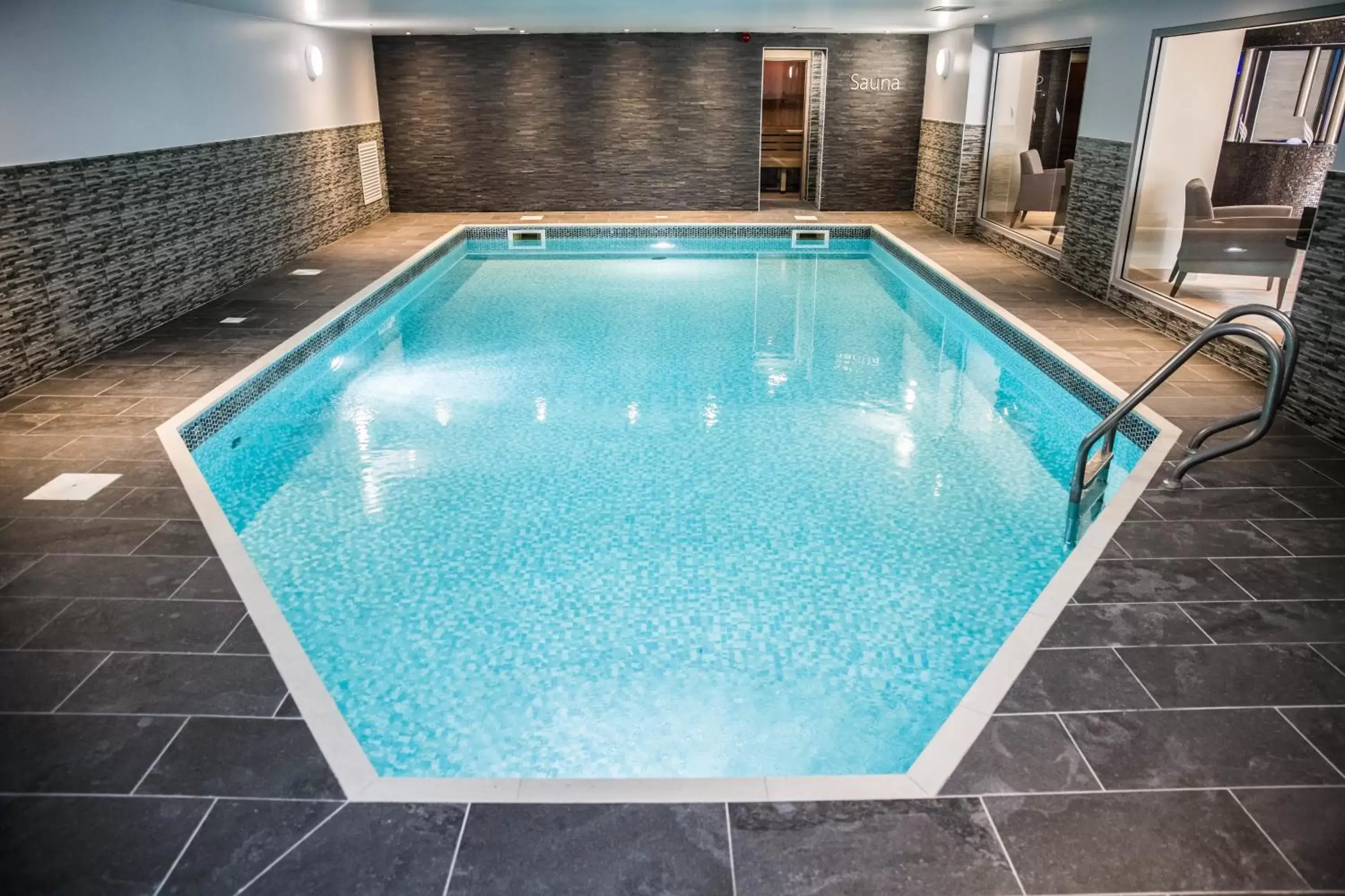 Swimming Pool in Gomersal Park Hotel & Dream Spa