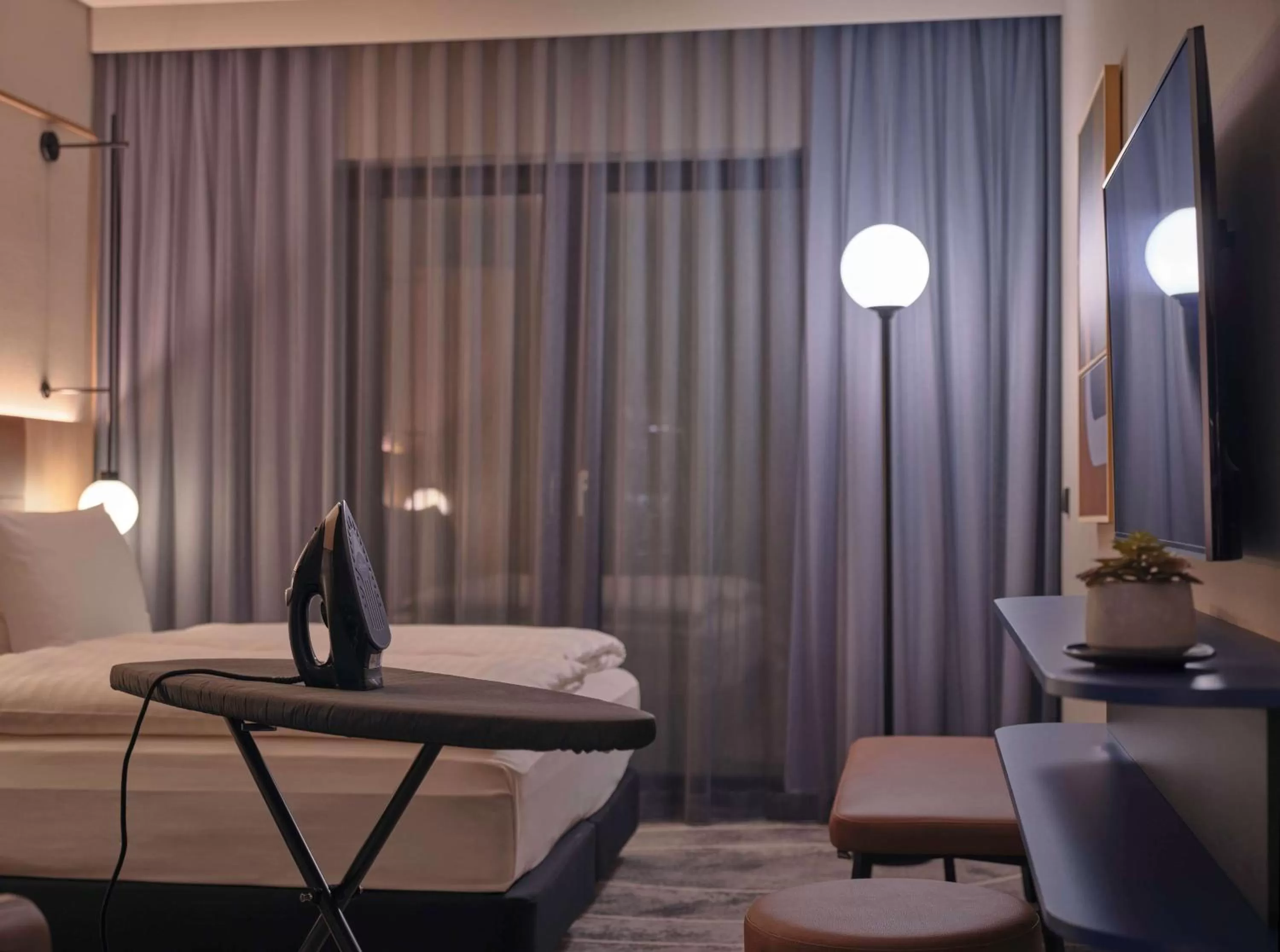 Property building, Bed in Adina Apartment Hotel Wiesbaden