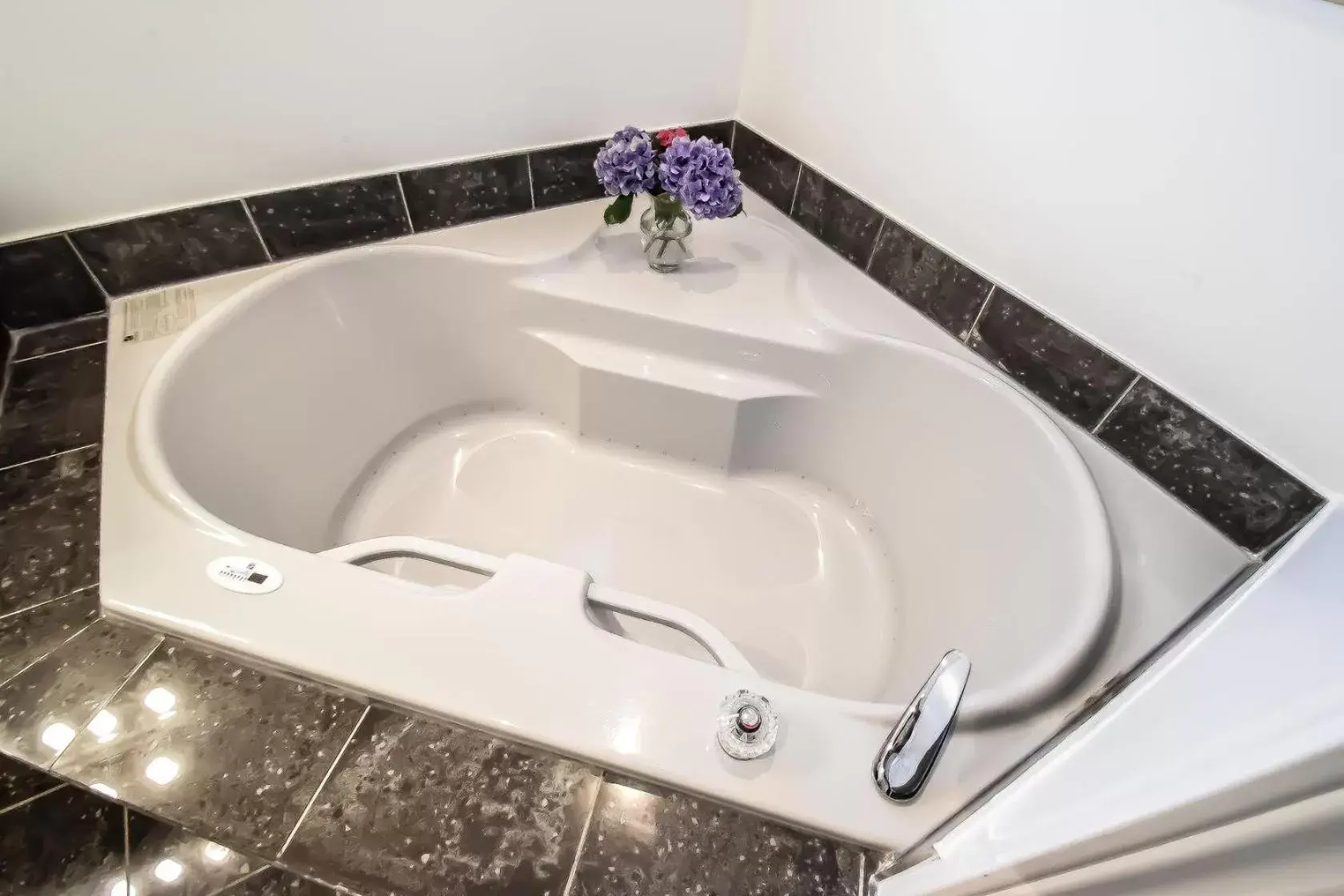 Bathroom in Graystone Bed & Breakfast