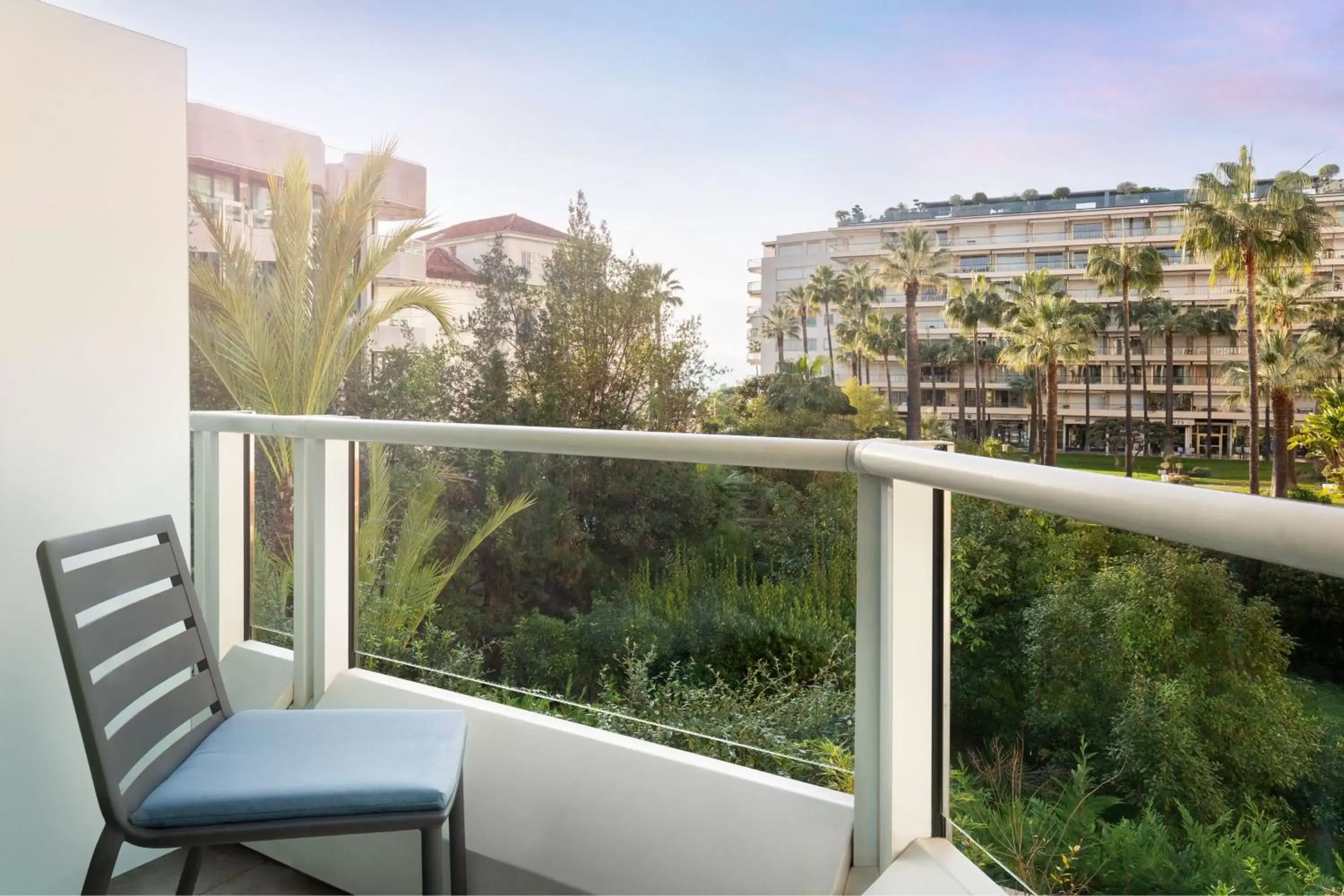 Photo of the whole room, Balcony/Terrace in JW Marriott Cannes