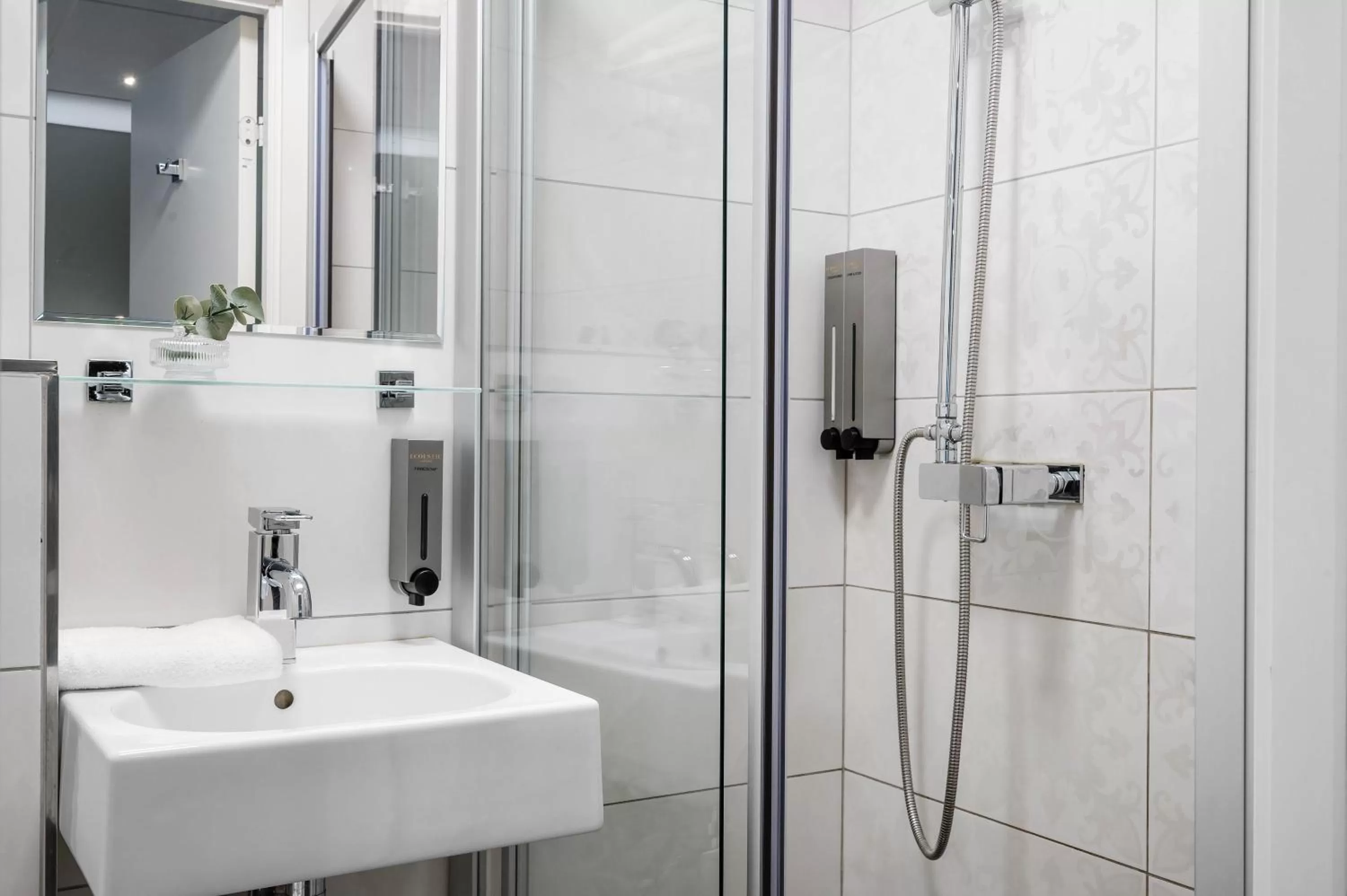 Shower in Hotel Point